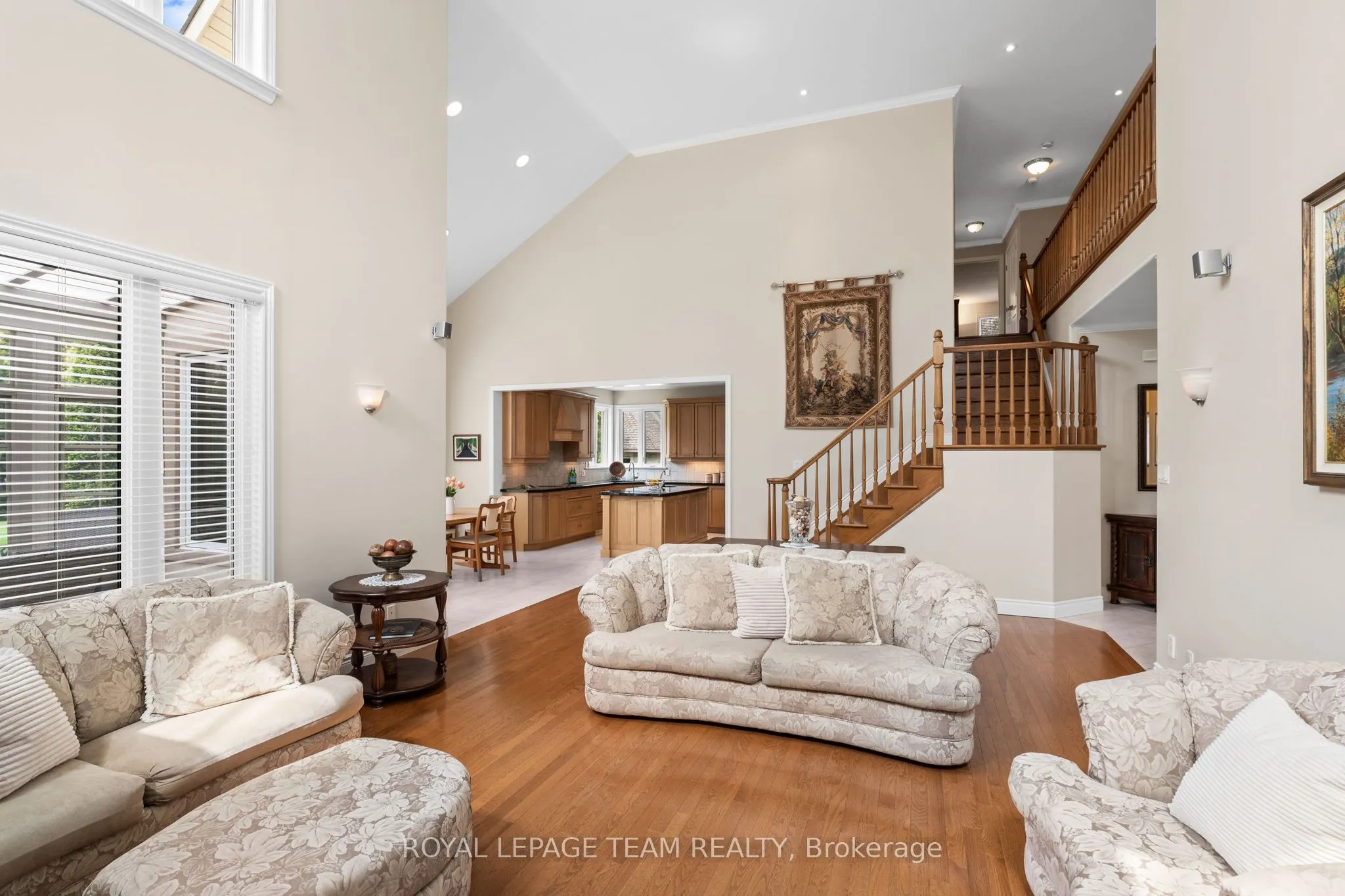 6005 Earlscourt Crescent