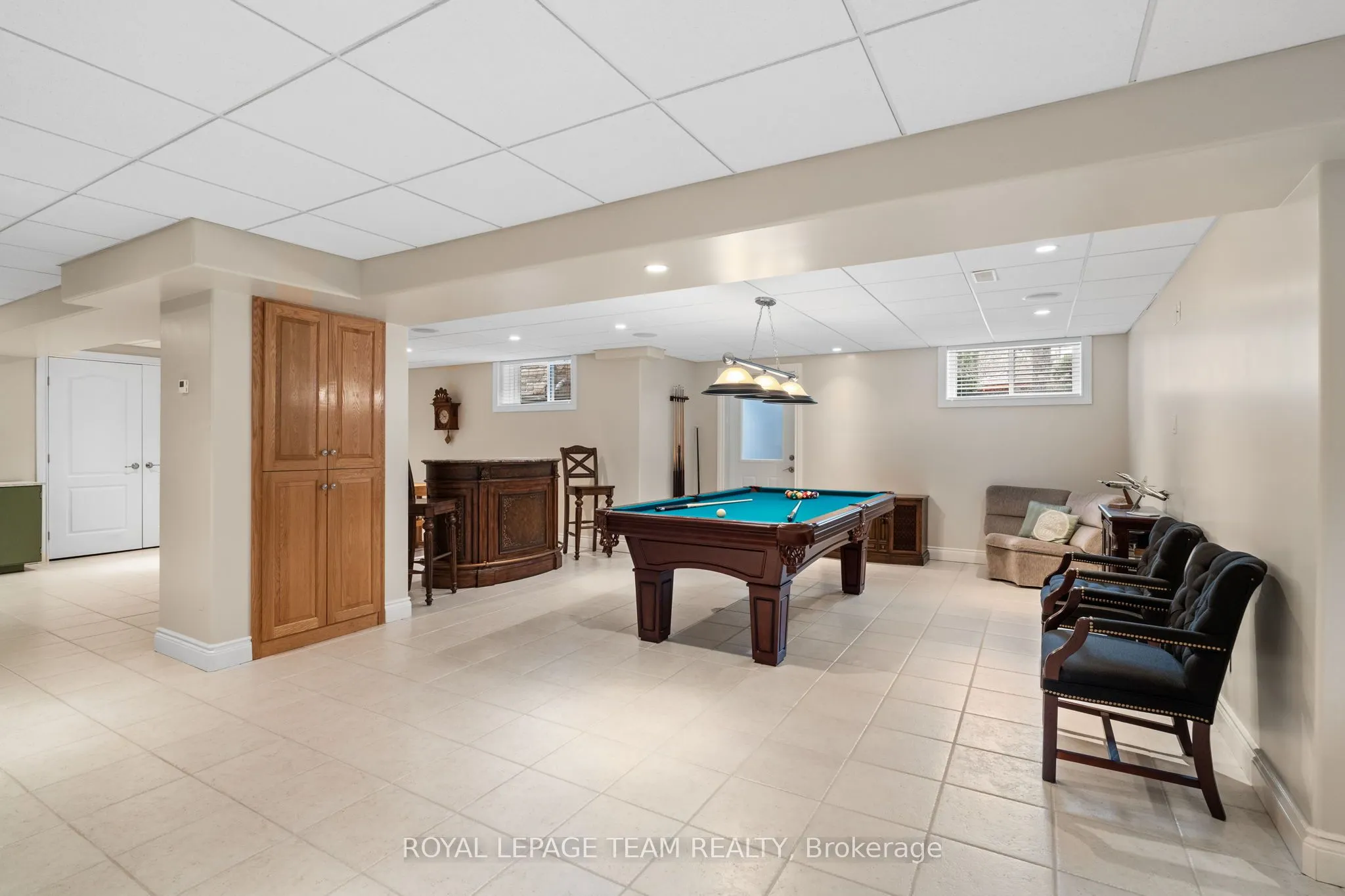 6005 Earlscourt Crescent