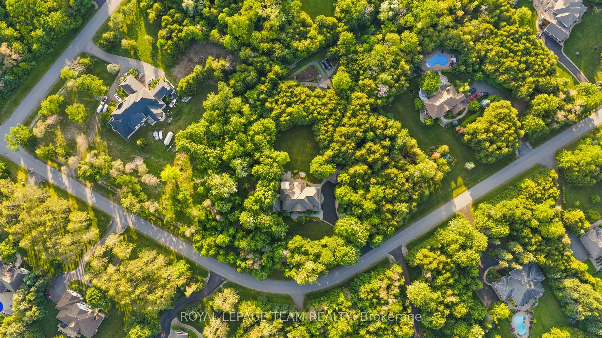 6005 Earlscourt Crescent