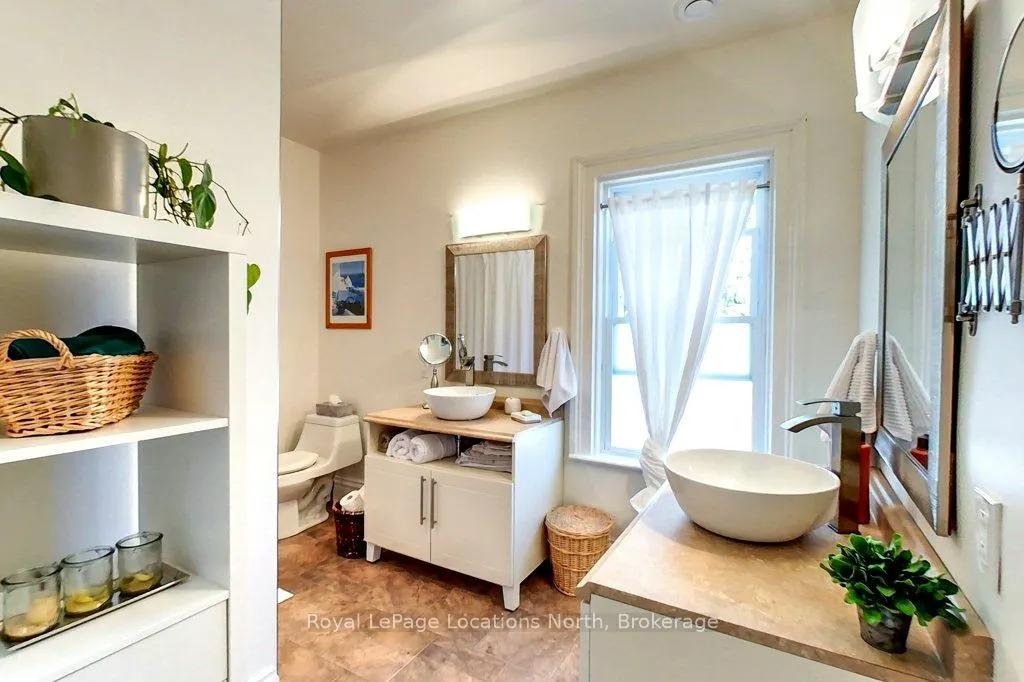 138 Bruce Street S
