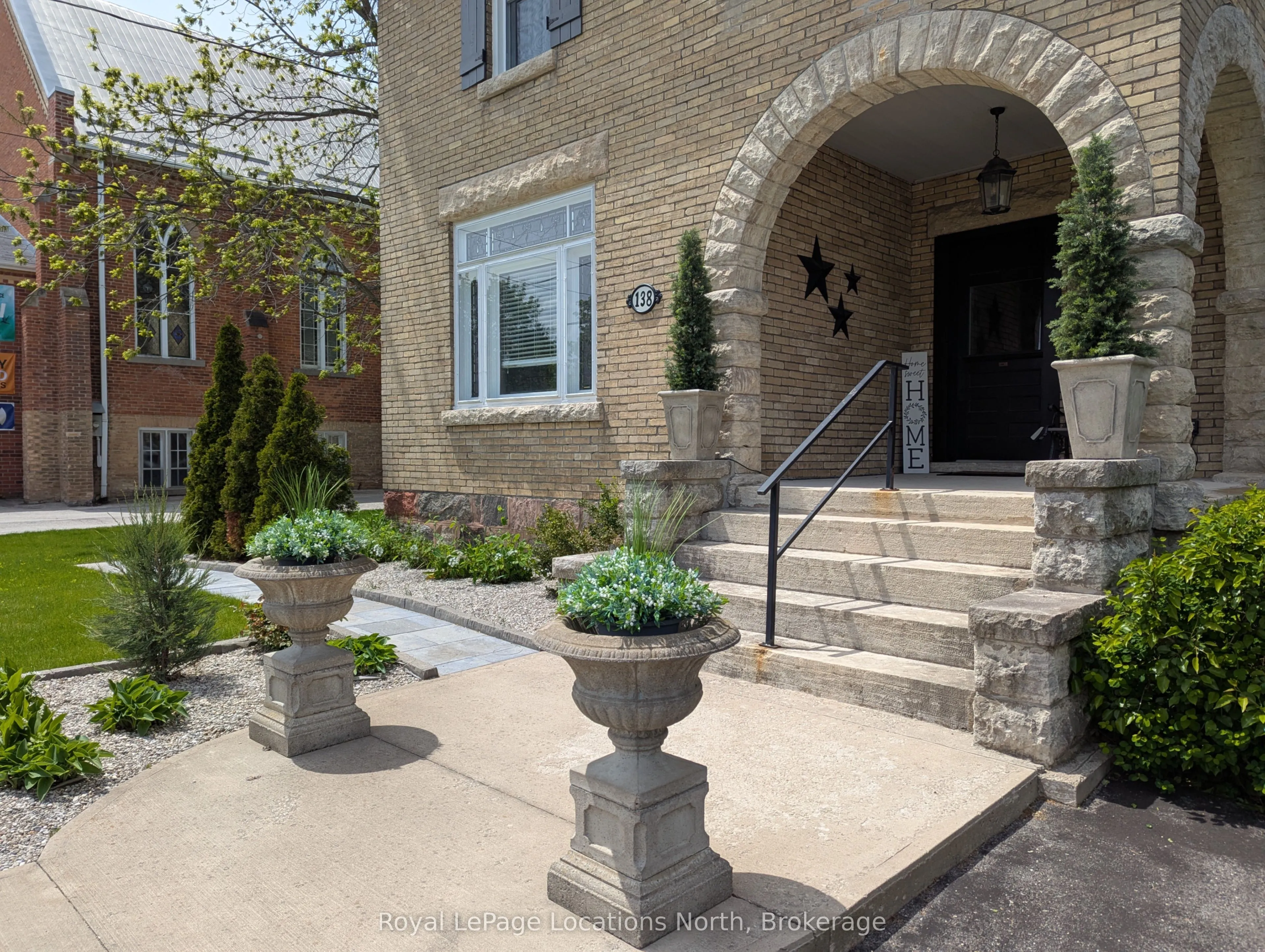 138 Bruce Street S