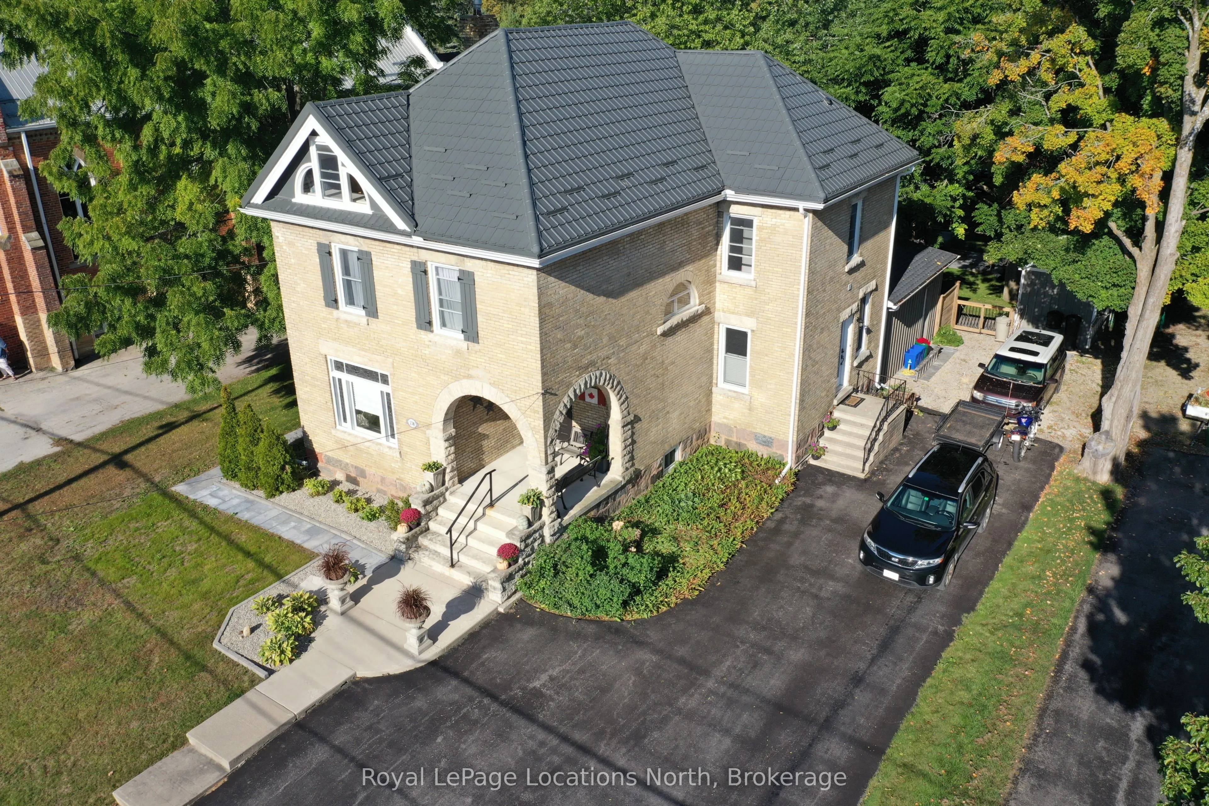 138 Bruce Street S