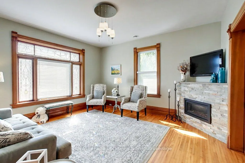 138 Bruce Street S