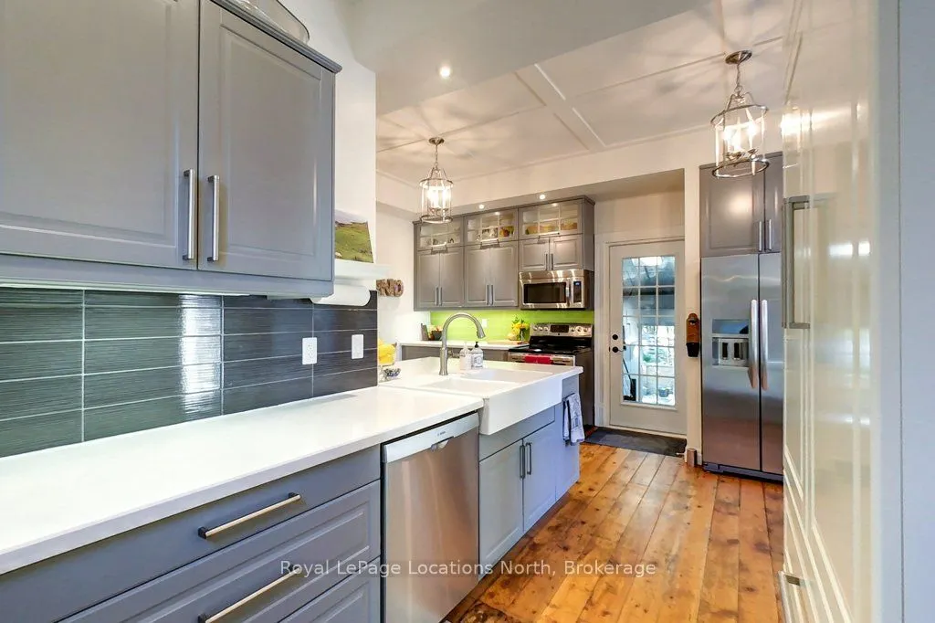 138 Bruce Street S