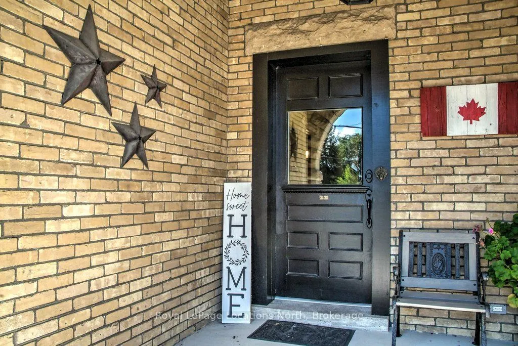 138 Bruce Street S