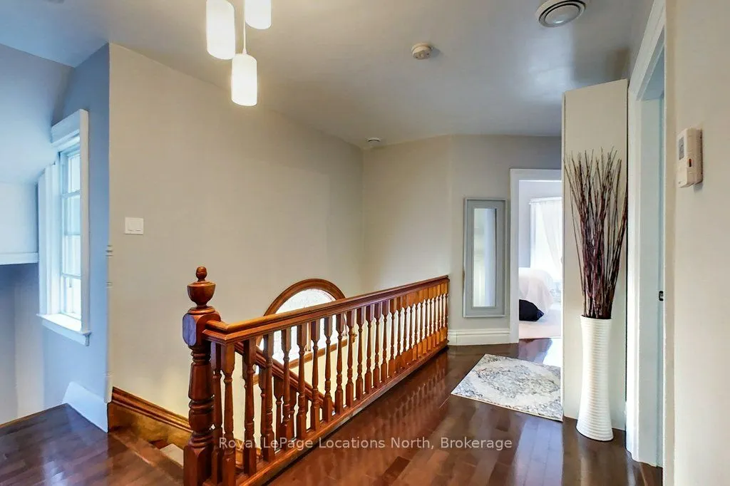 138 Bruce Street S