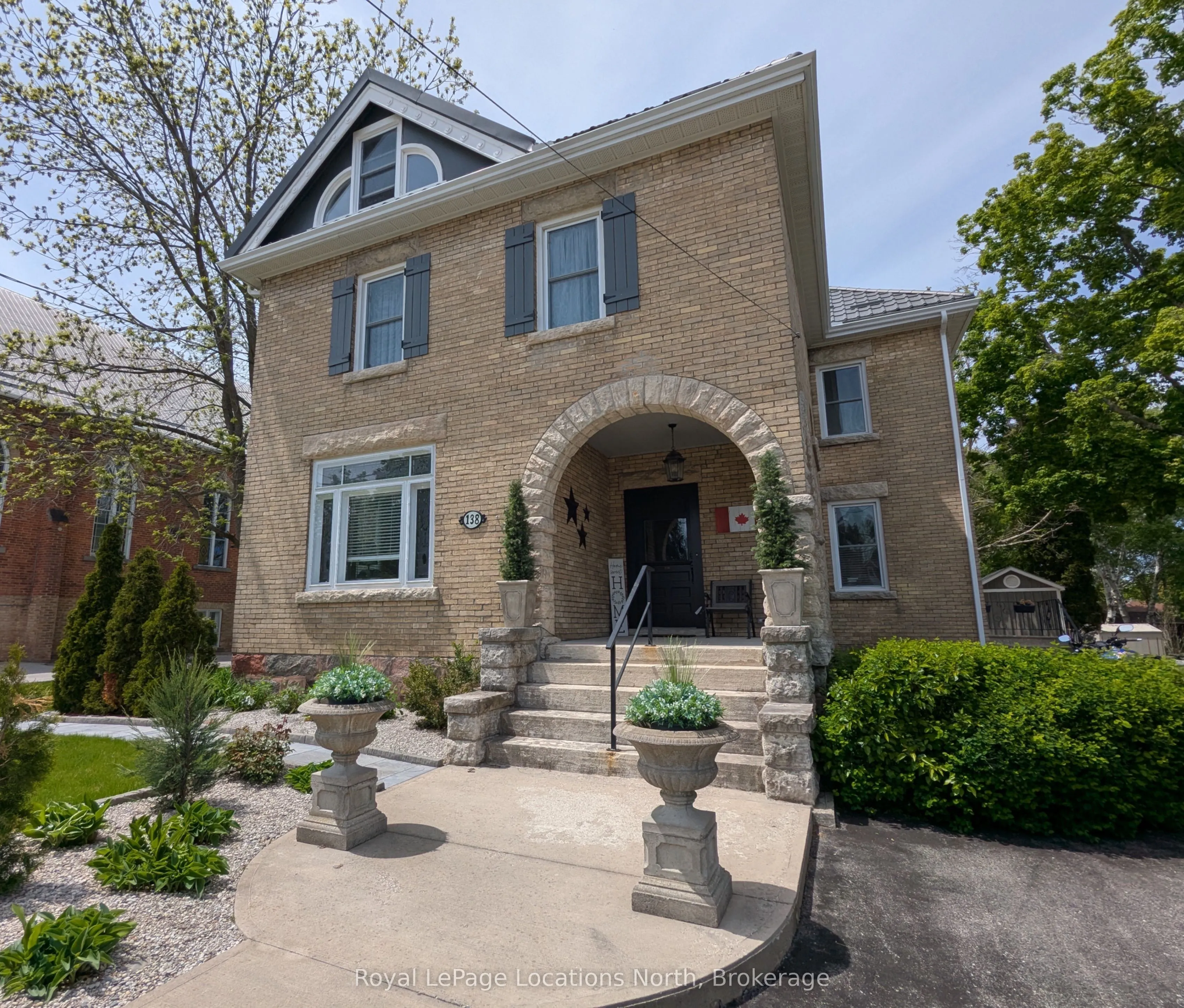 138 Bruce Street S