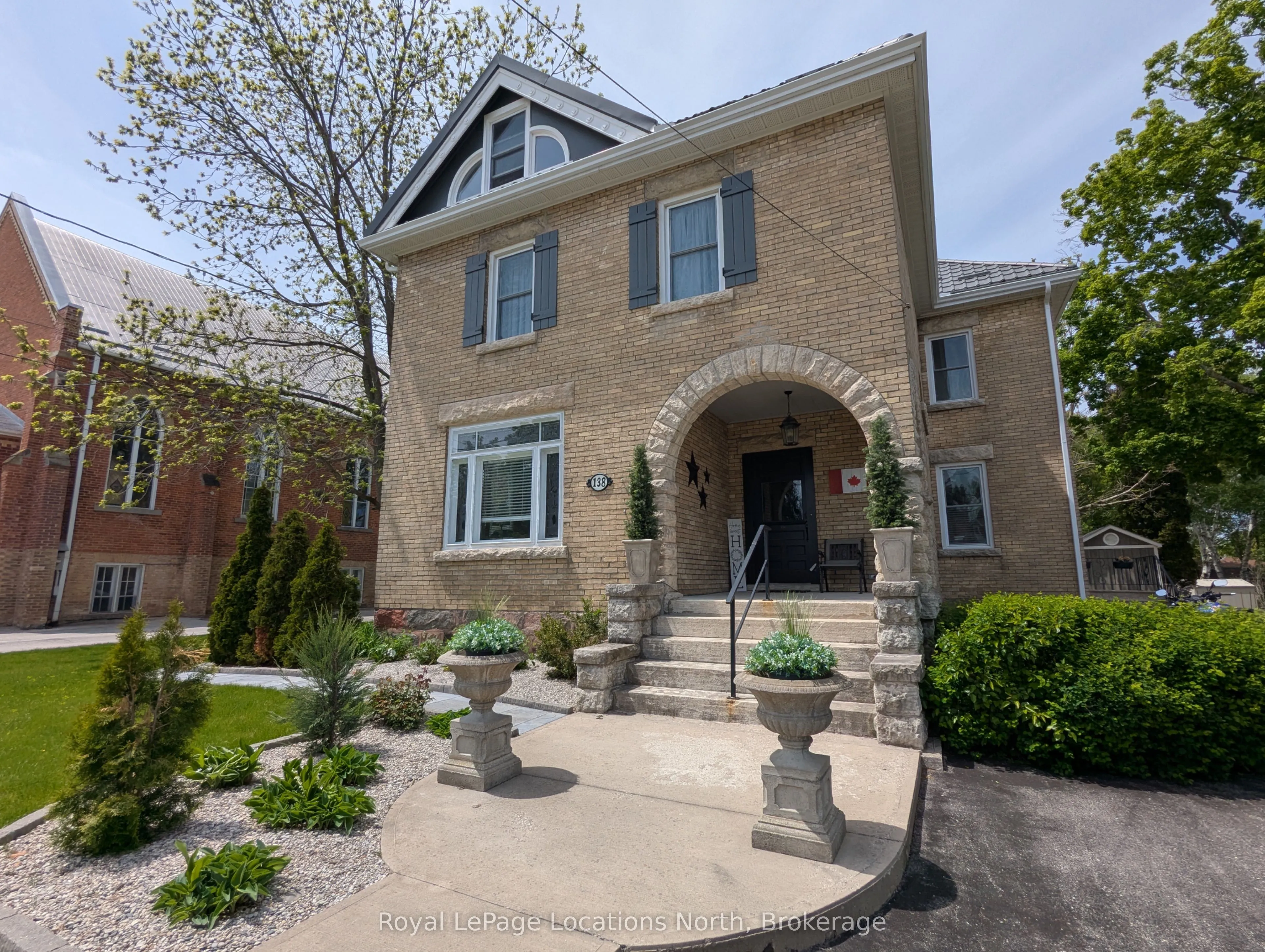 138 Bruce Street S