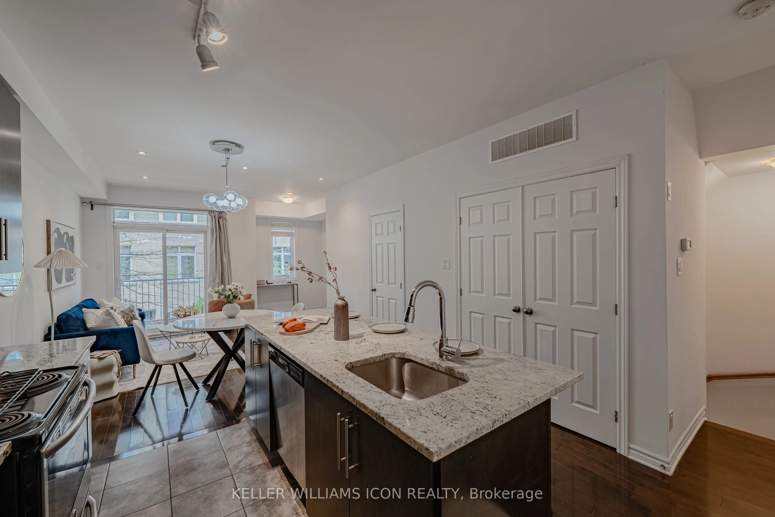 306 Everest Private, #D