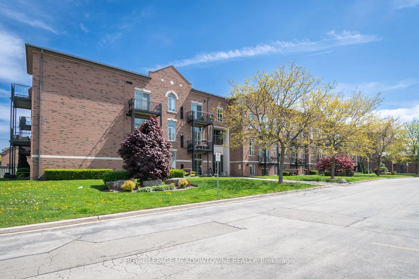 262 Dundas Street E, #318