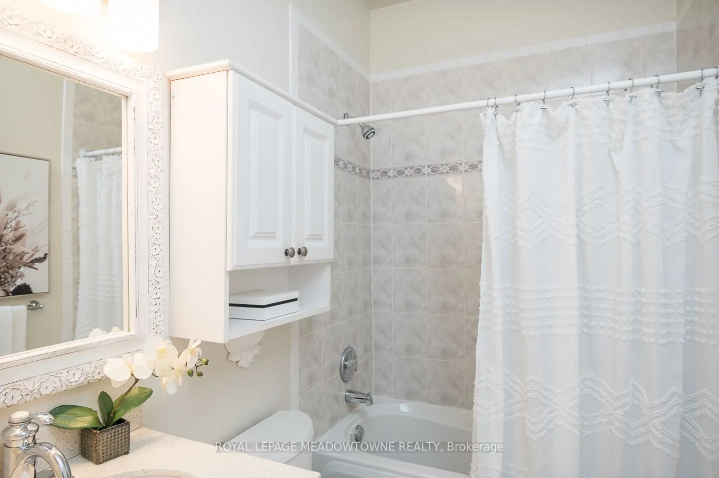 262 Dundas Street E, #318