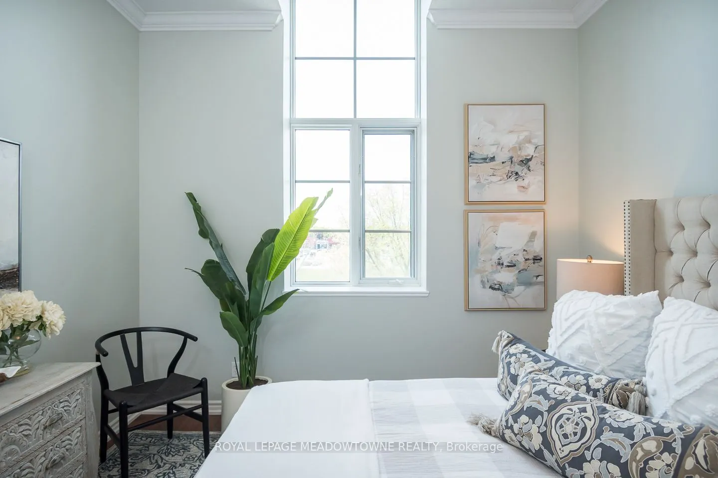 262 Dundas Street E, #318