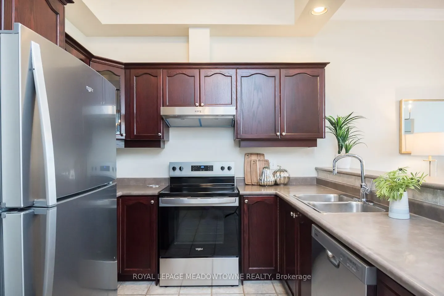 262 Dundas Street E, #318