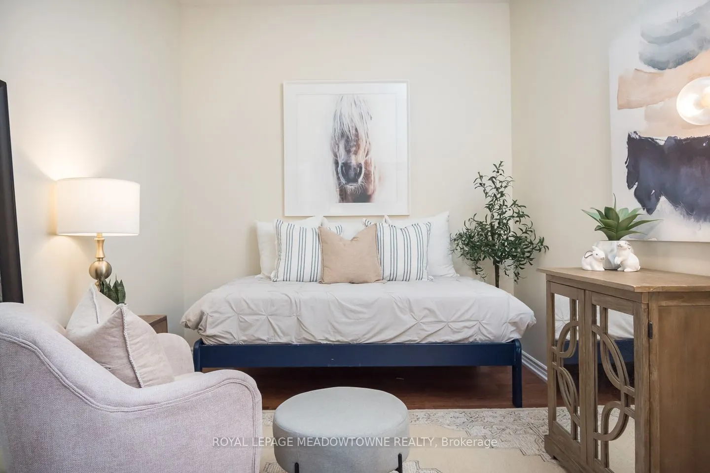 262 Dundas Street E, #318