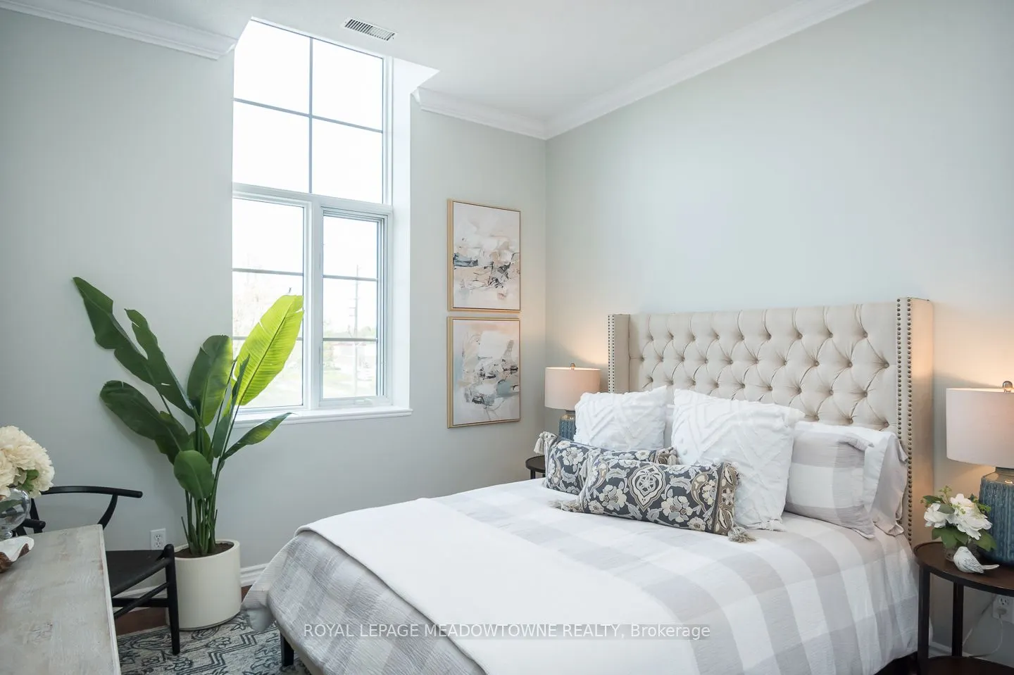 262 Dundas Street E, #318
