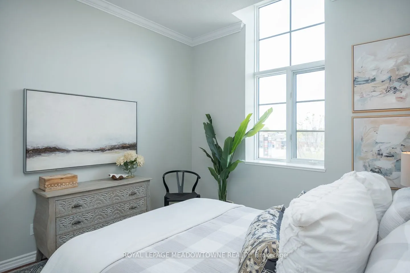 262 Dundas Street E, #318