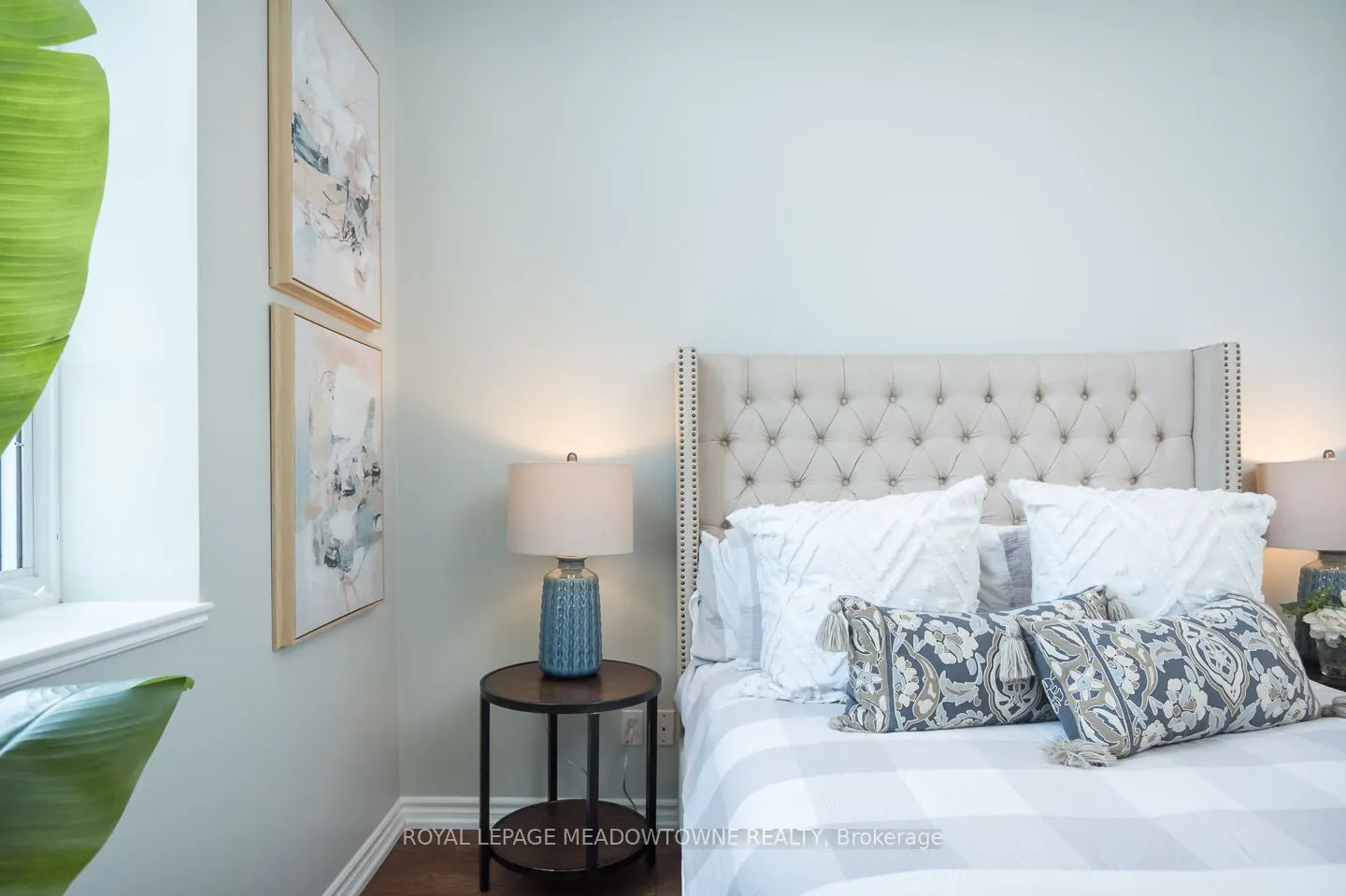 262 Dundas Street E, #318