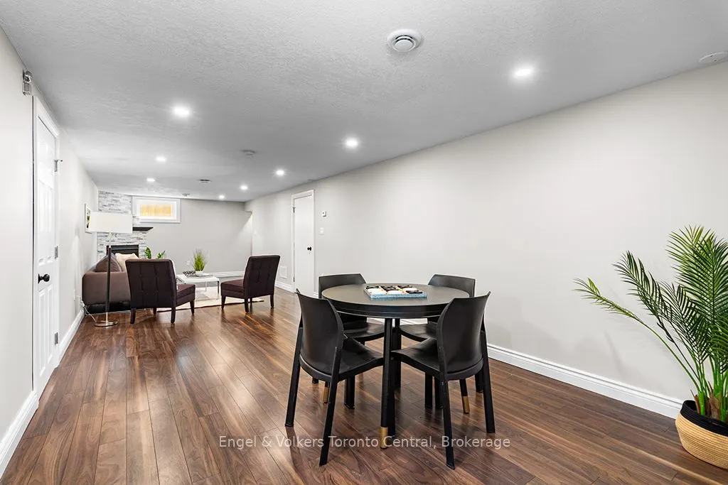 596 6TH Avenue W