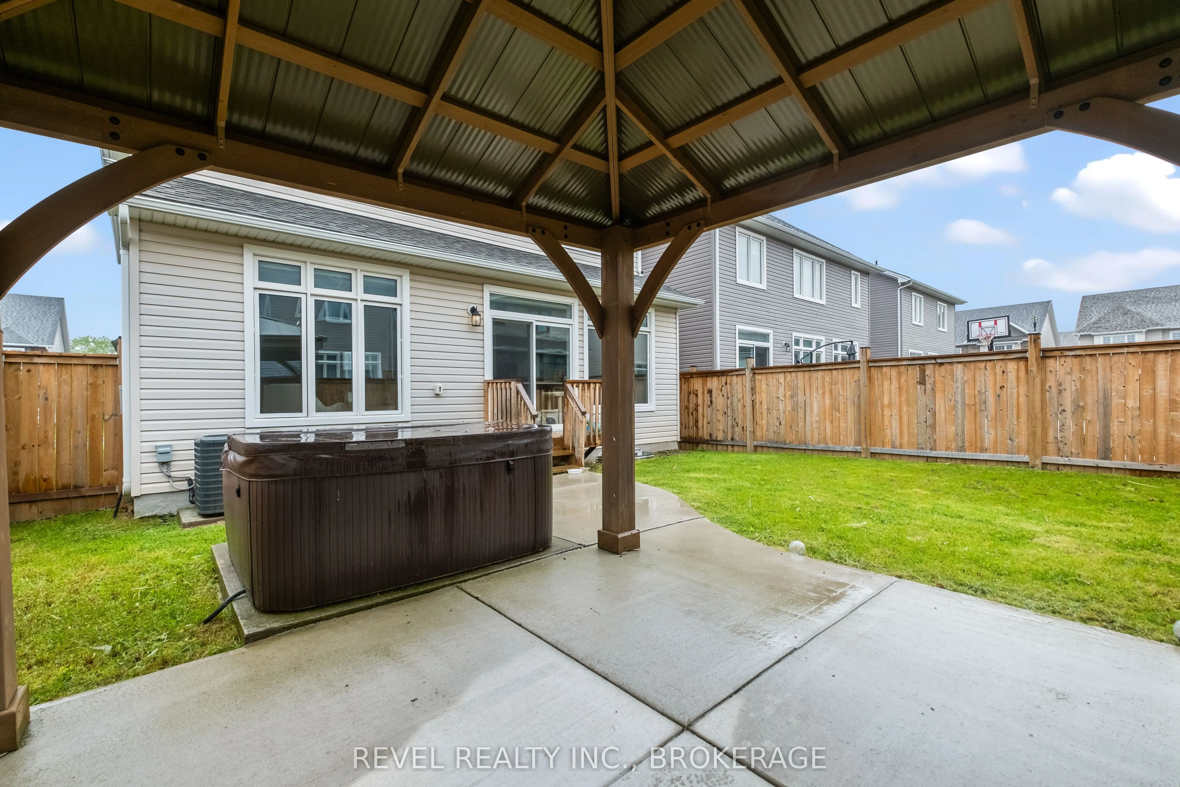 709 Riverview Way