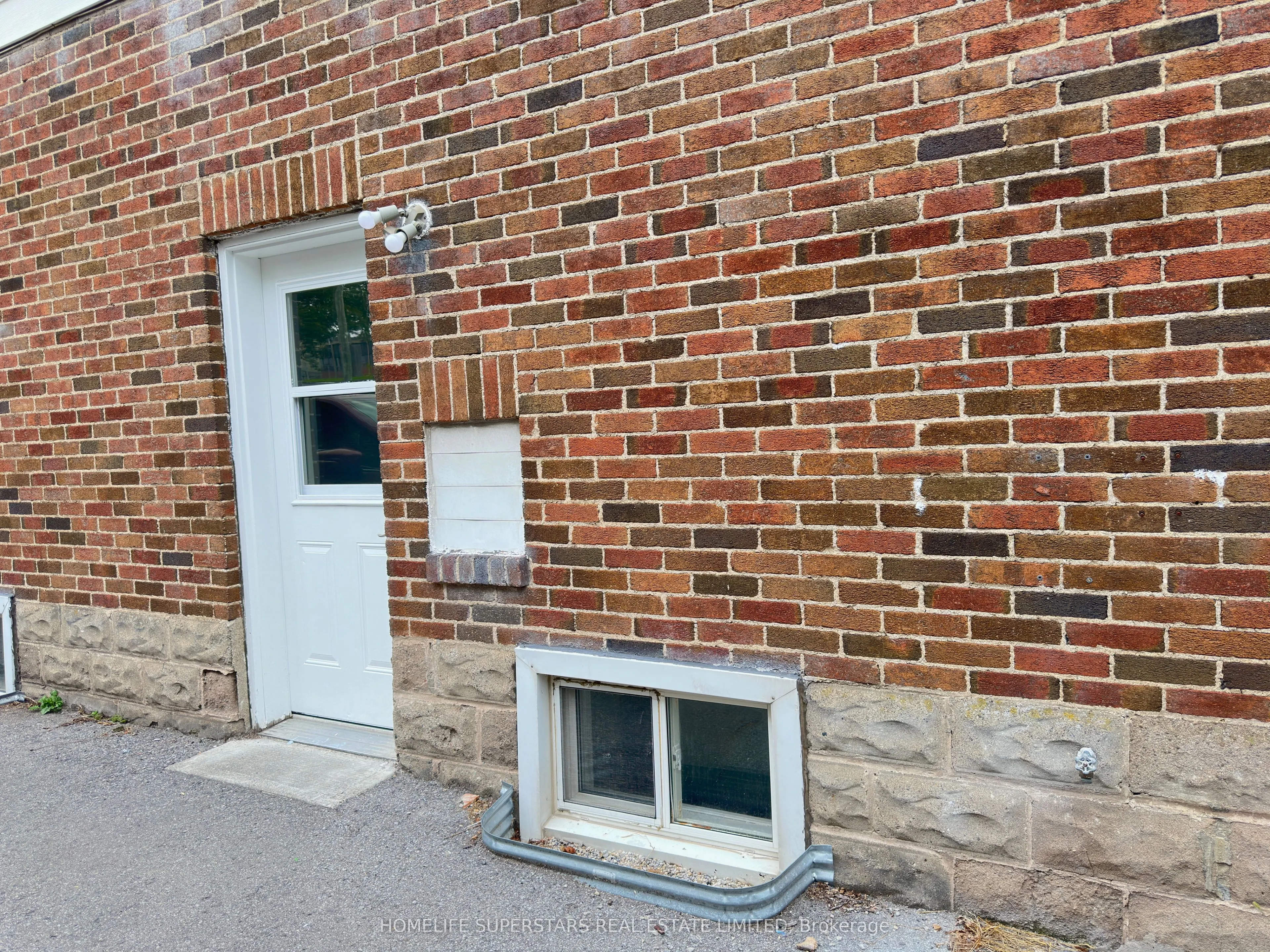 5672 Drummond Road