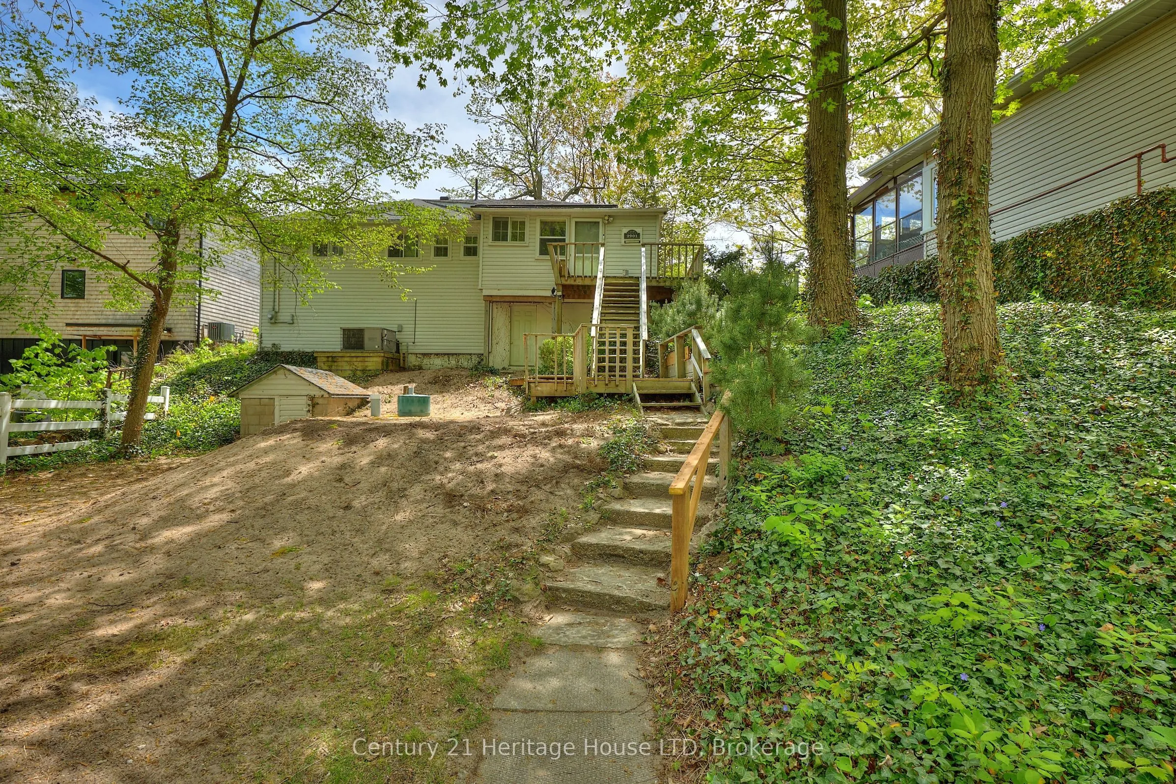 2901 Vimy Road