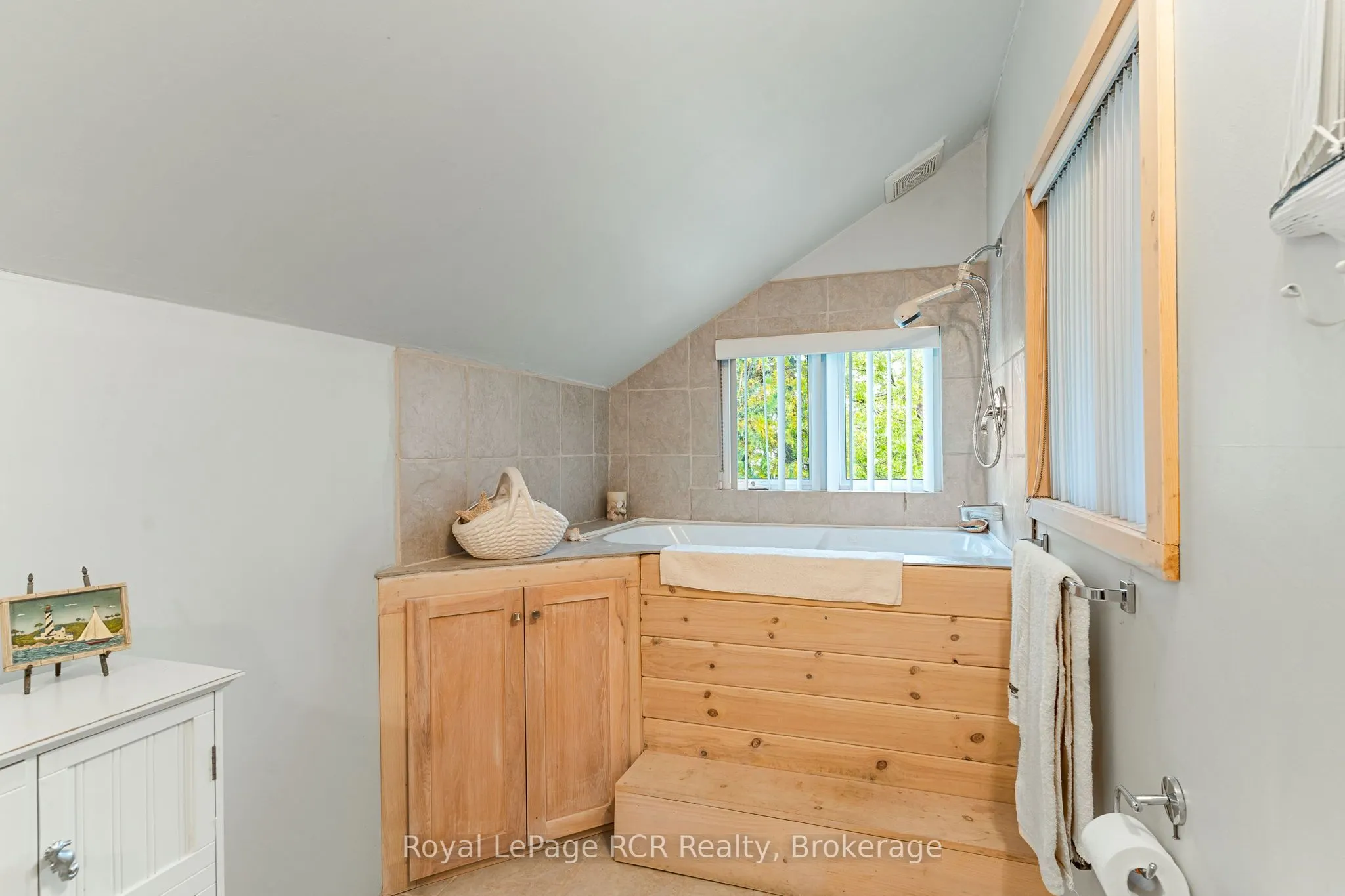 183 Lakeshore Road