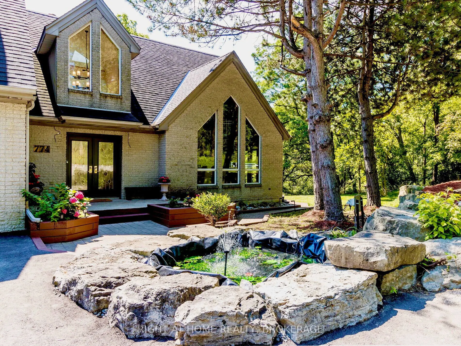 774 Old Dundas Road