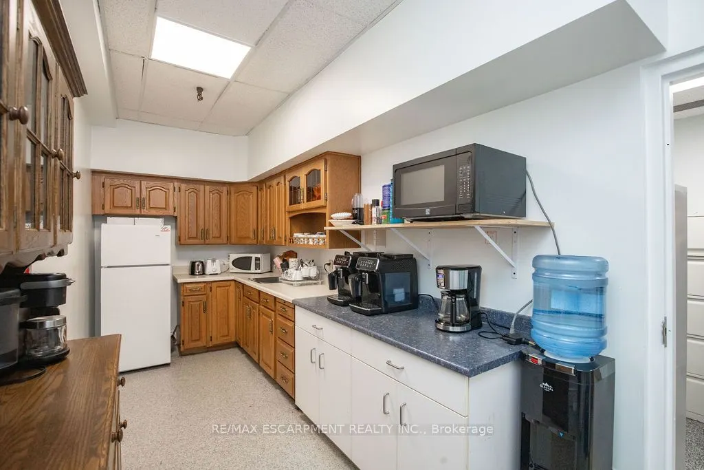 42 Niagara Street E