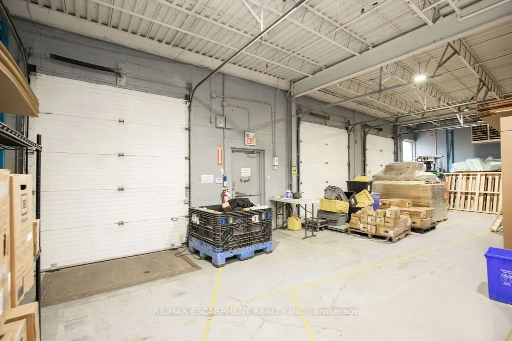 42 Niagara Street E