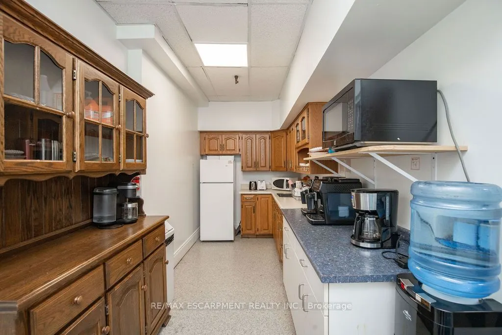 42 Niagara Street E