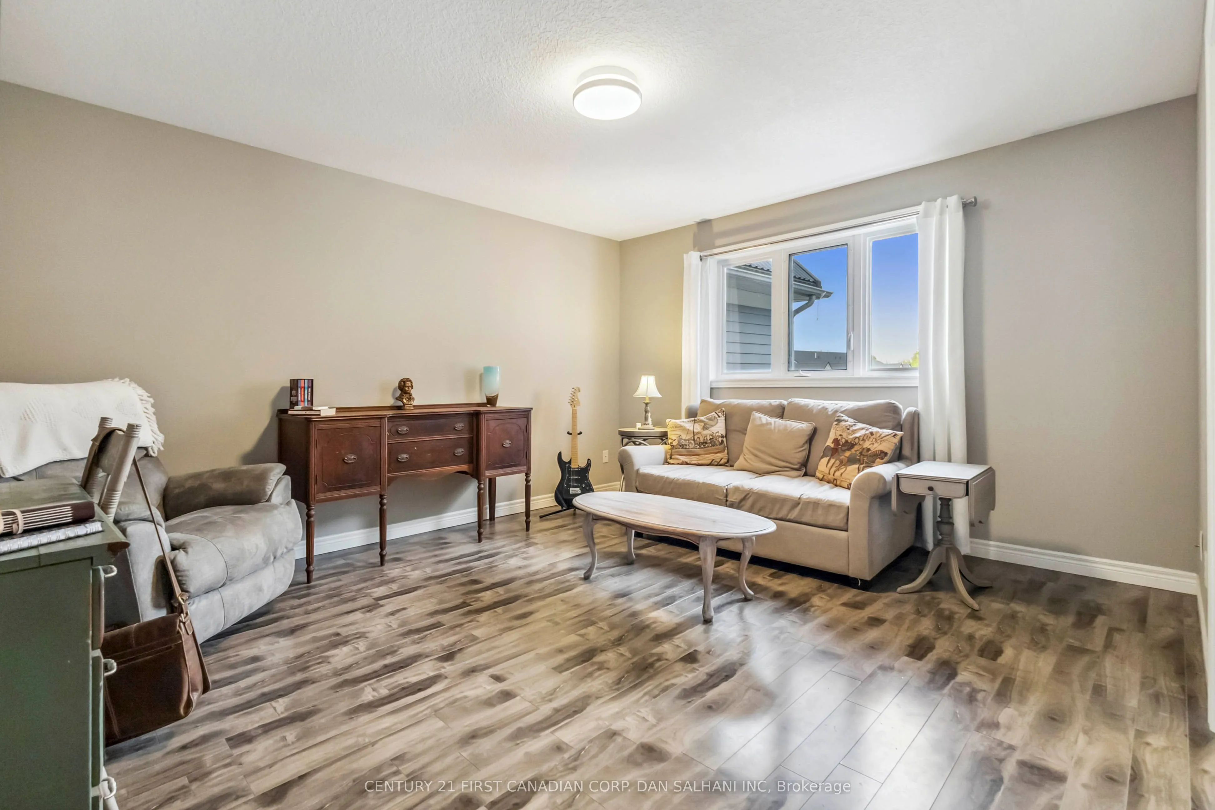375 EDITH CAVELL Boulevard, #6