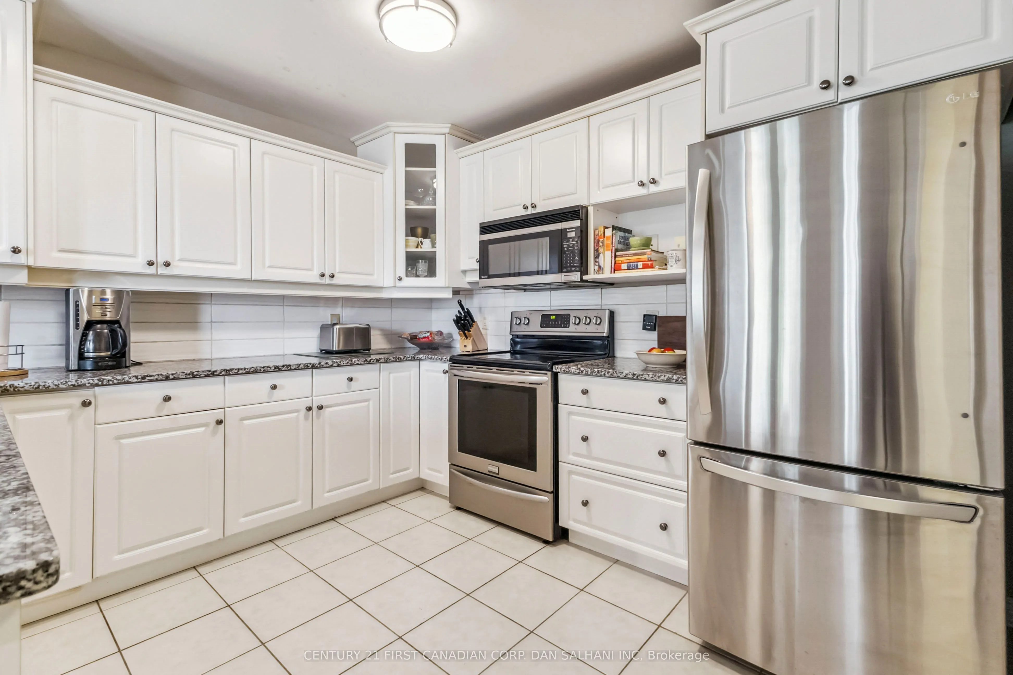 375 EDITH CAVELL Boulevard, #6