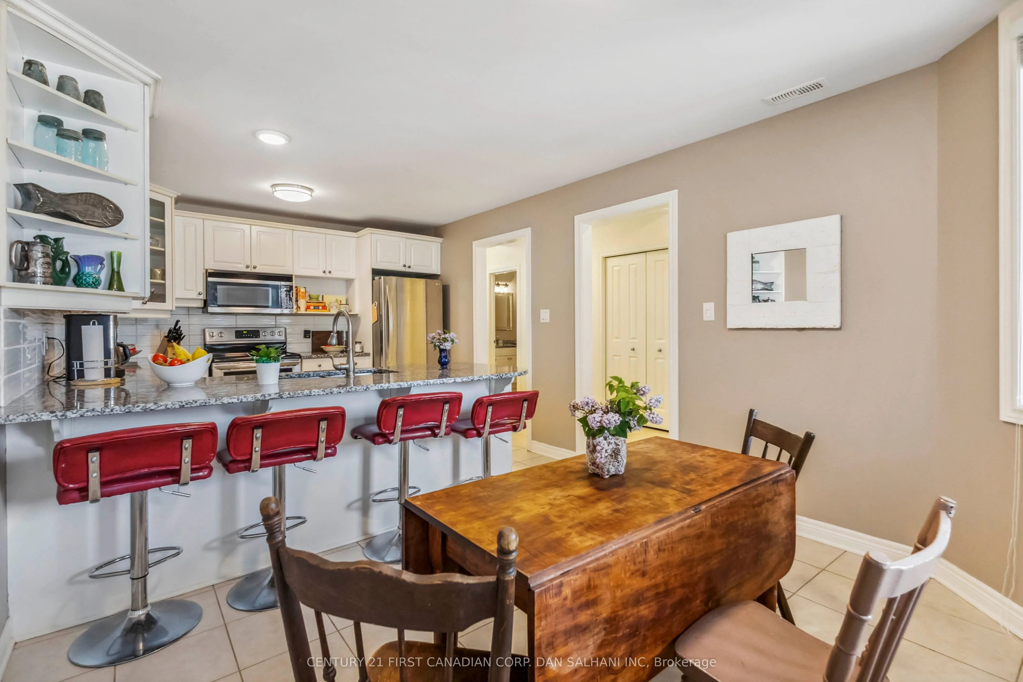 375 EDITH CAVELL Boulevard, #6