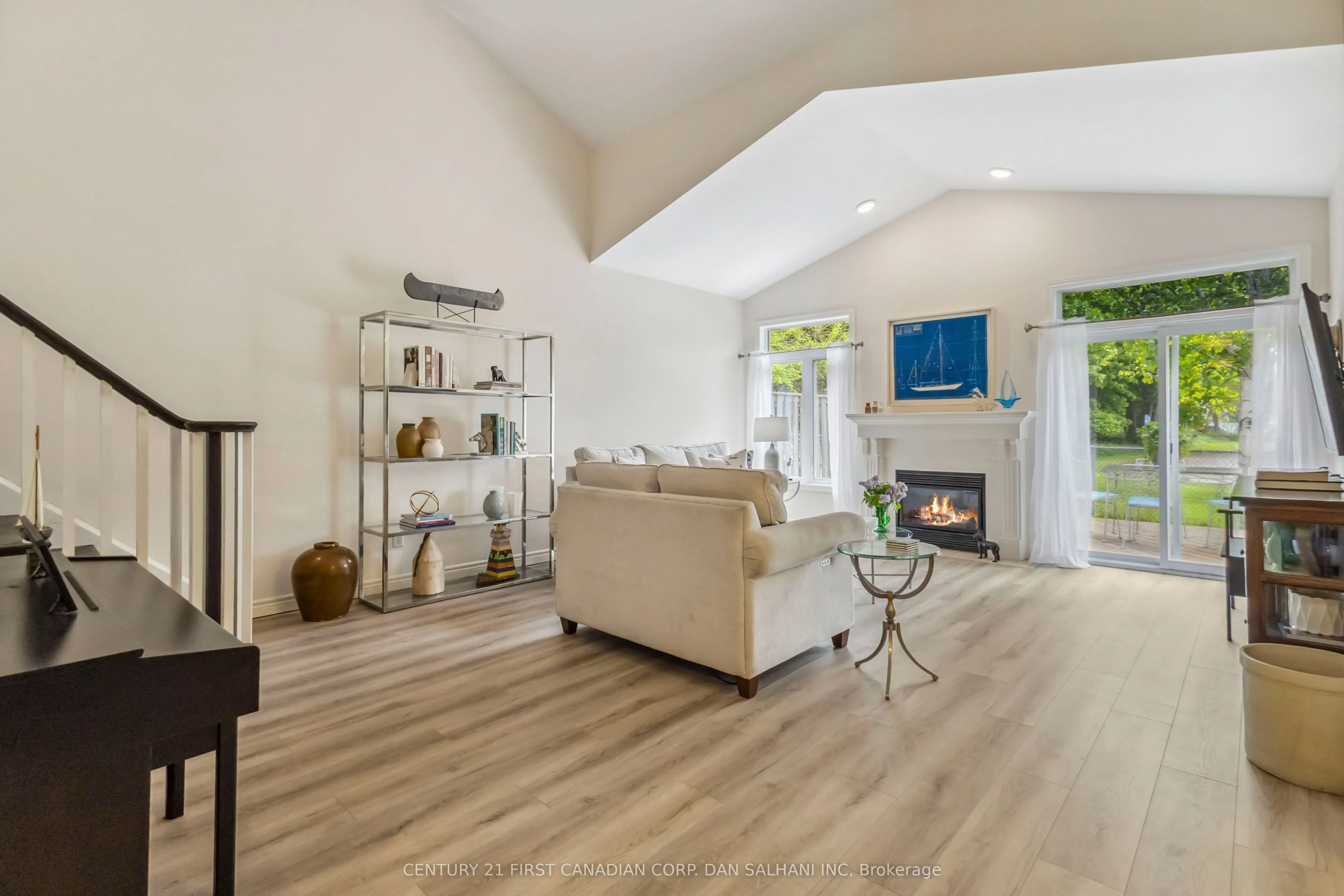 375 EDITH CAVELL Boulevard, #6