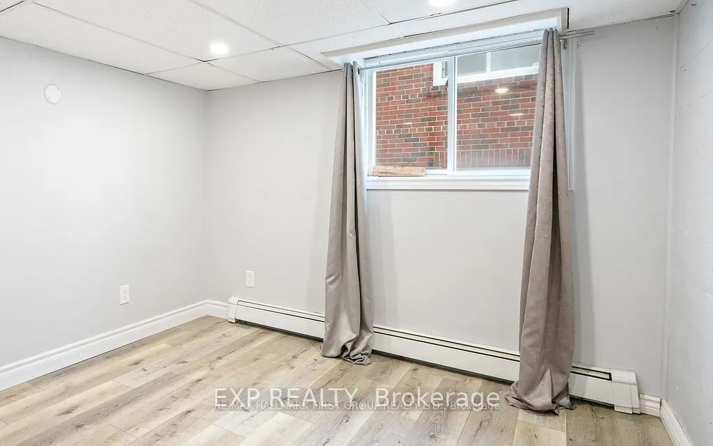 28 Gale Crescent