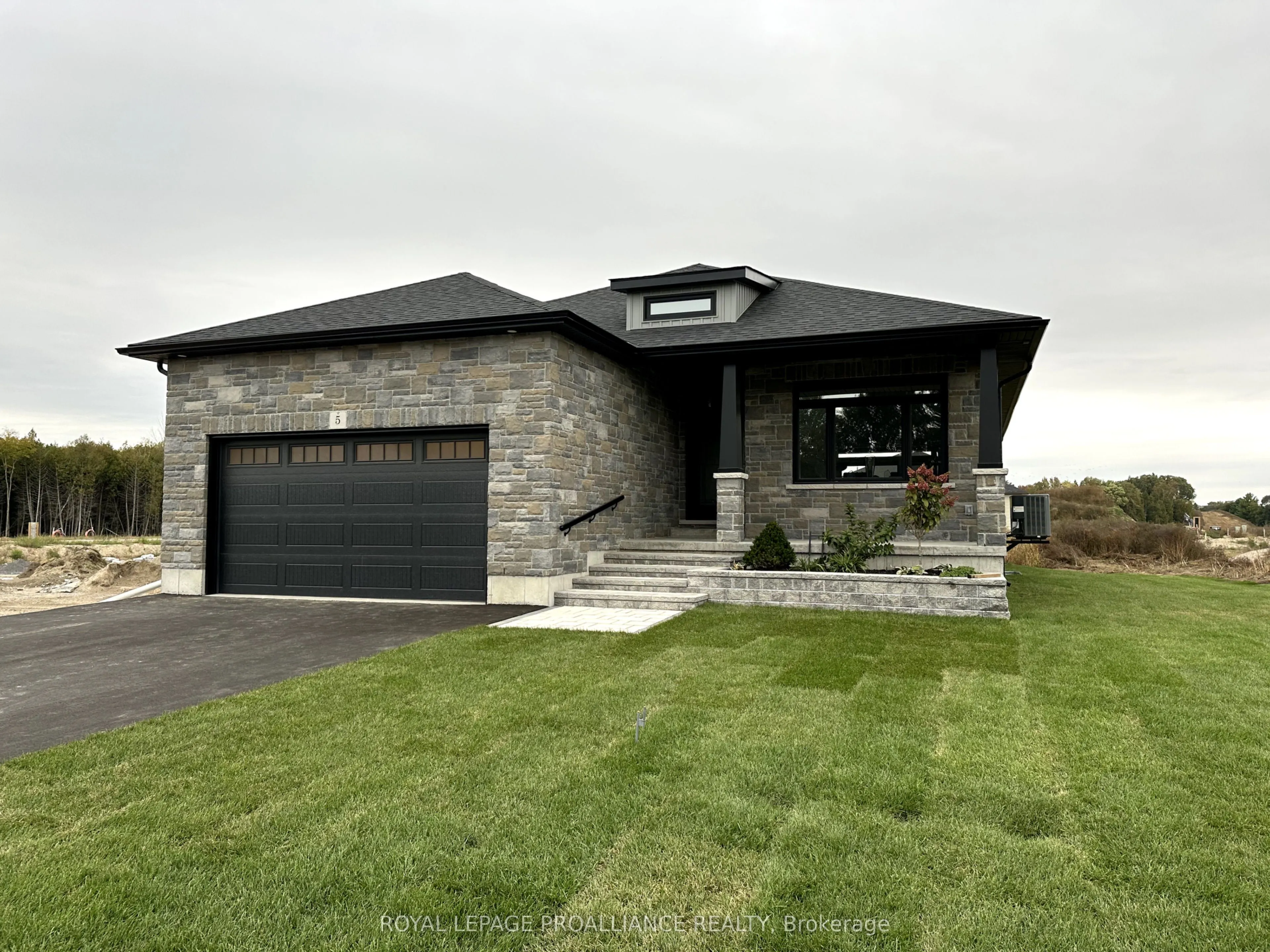 38 Mackenzie John Crescent