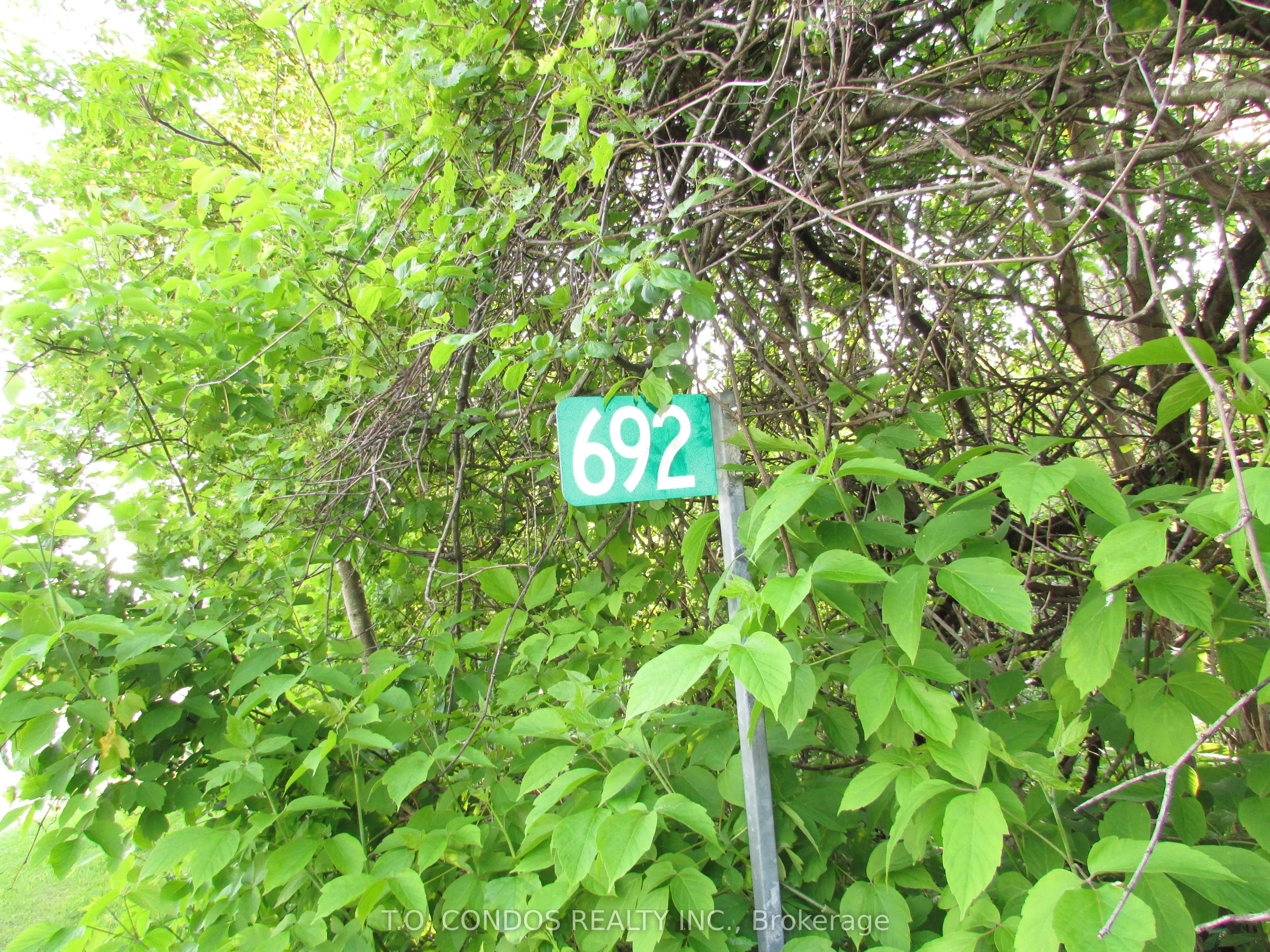 692 North Shore Drive E