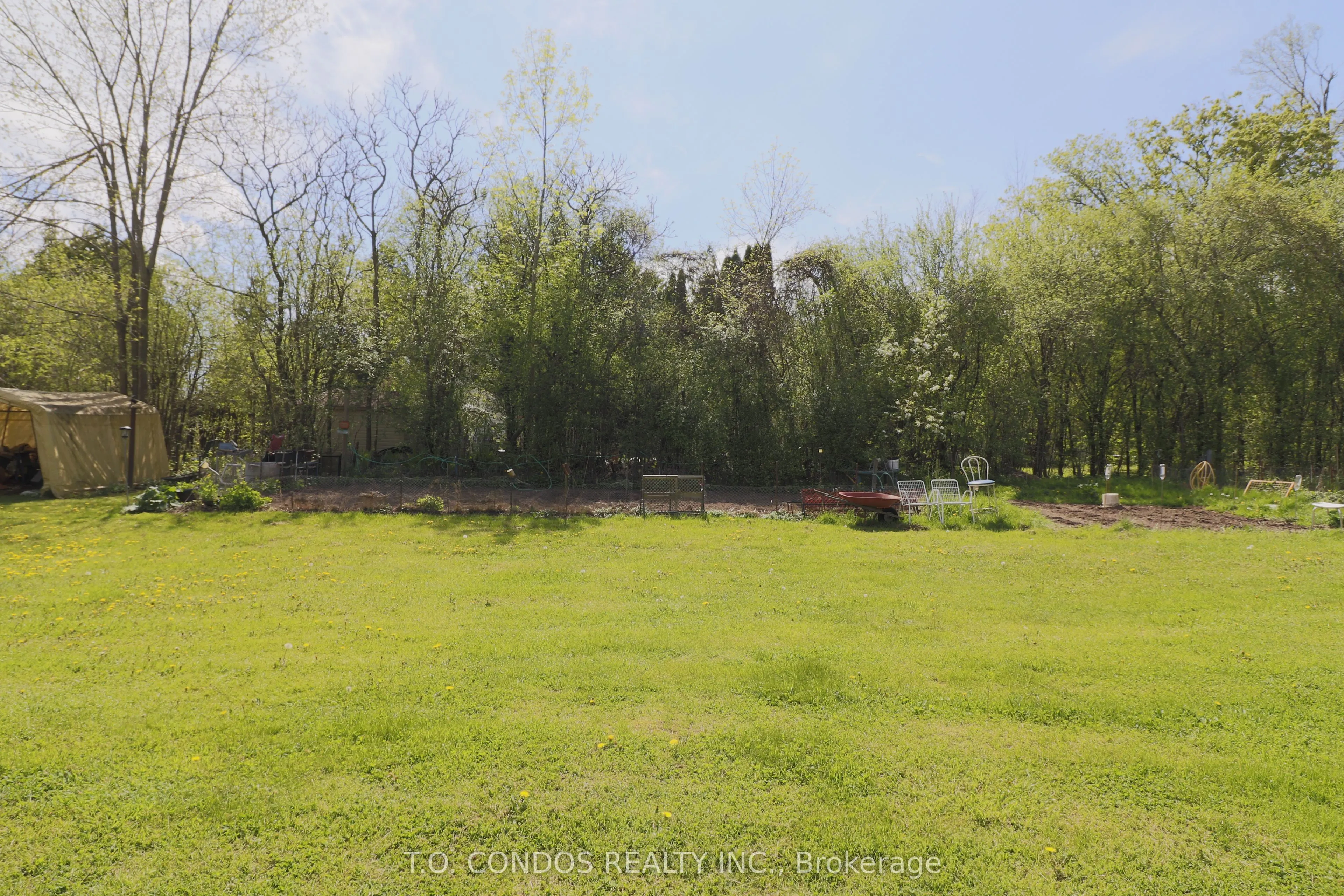 692 North Shore Drive E