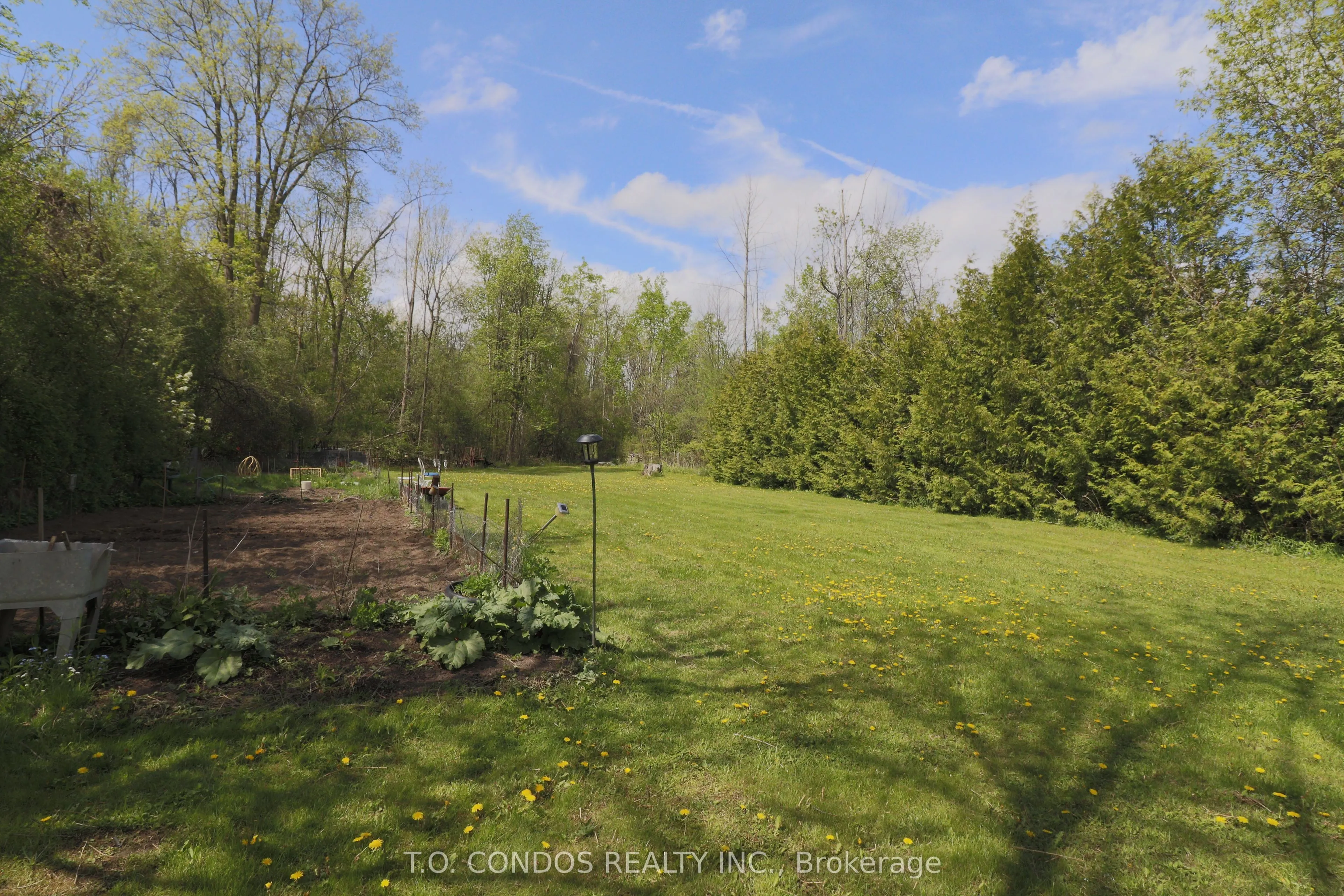 692 North Shore Drive E