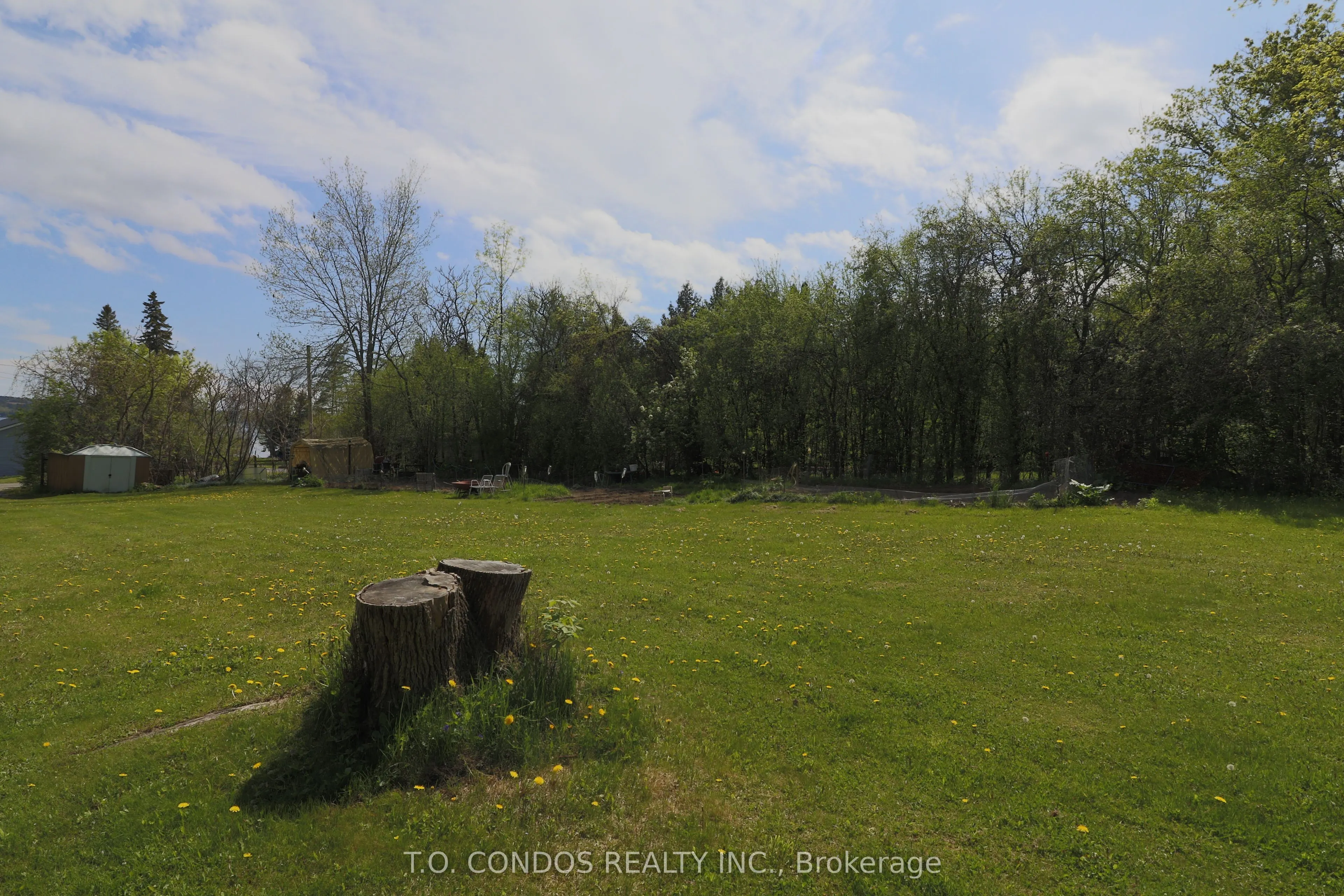 692 North Shore Drive E