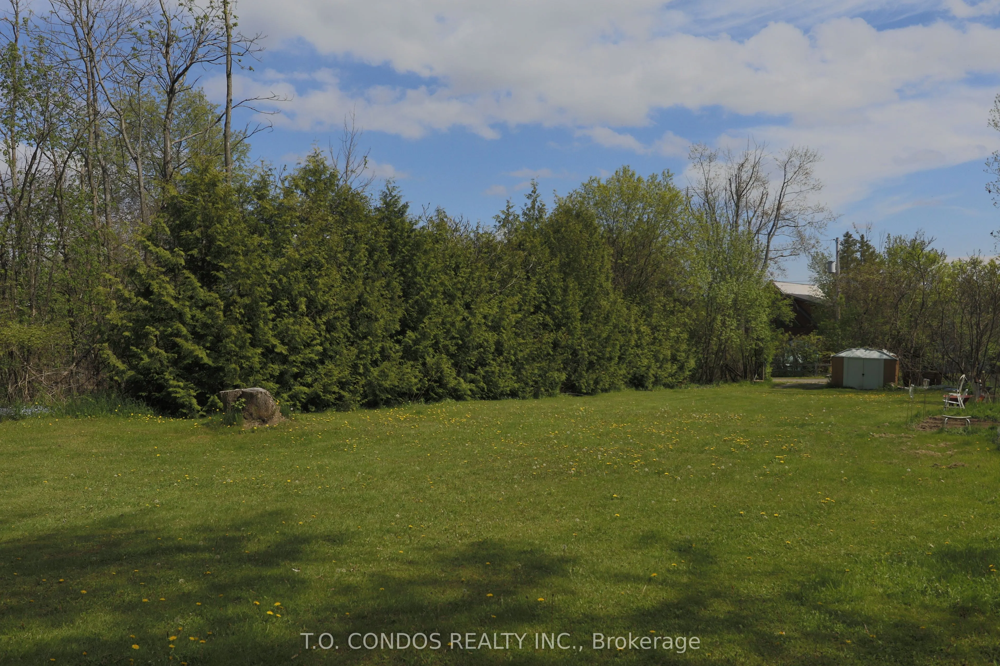 692 North Shore Drive E