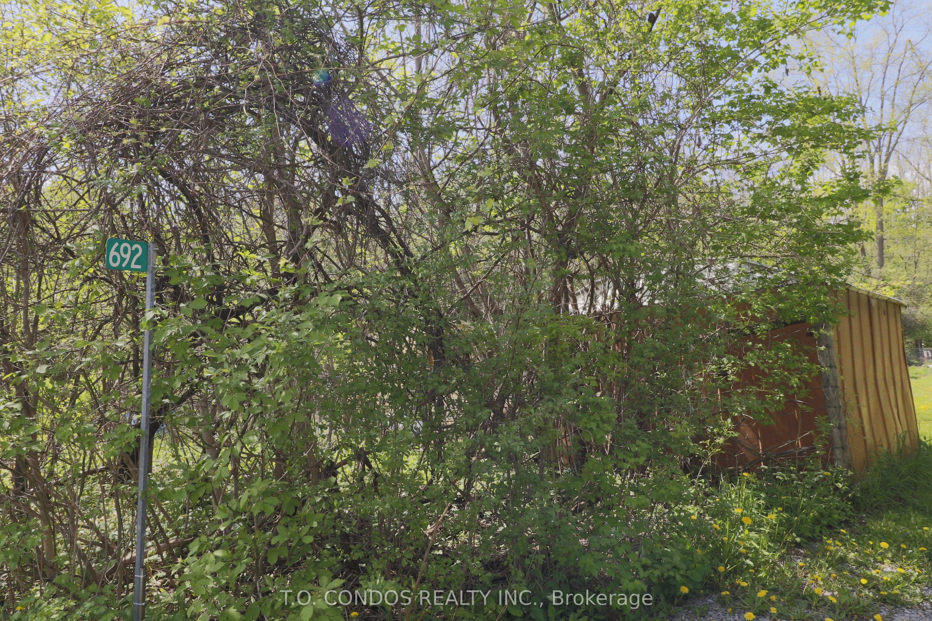 692 North Shore Drive E