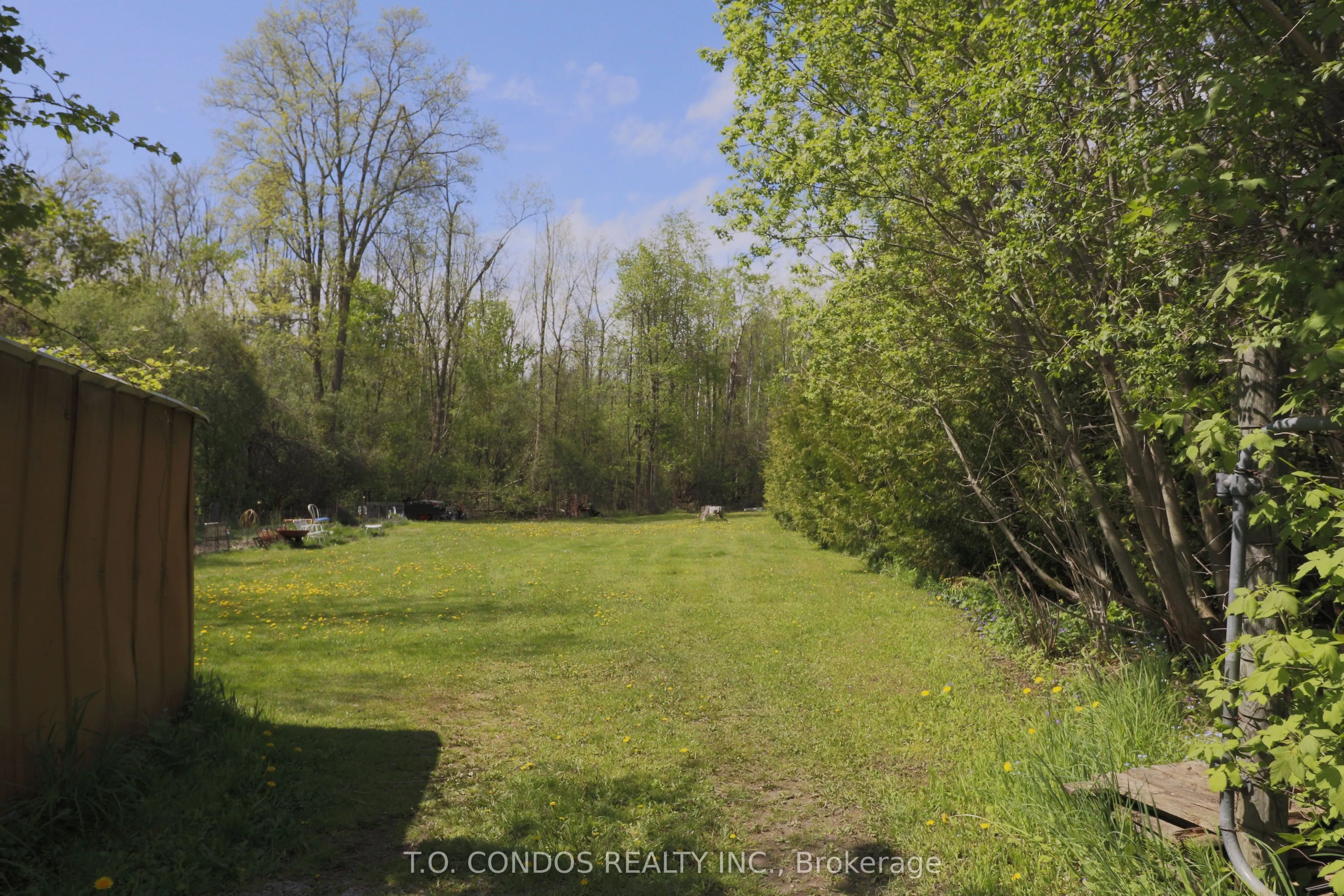 692 North Shore Drive E