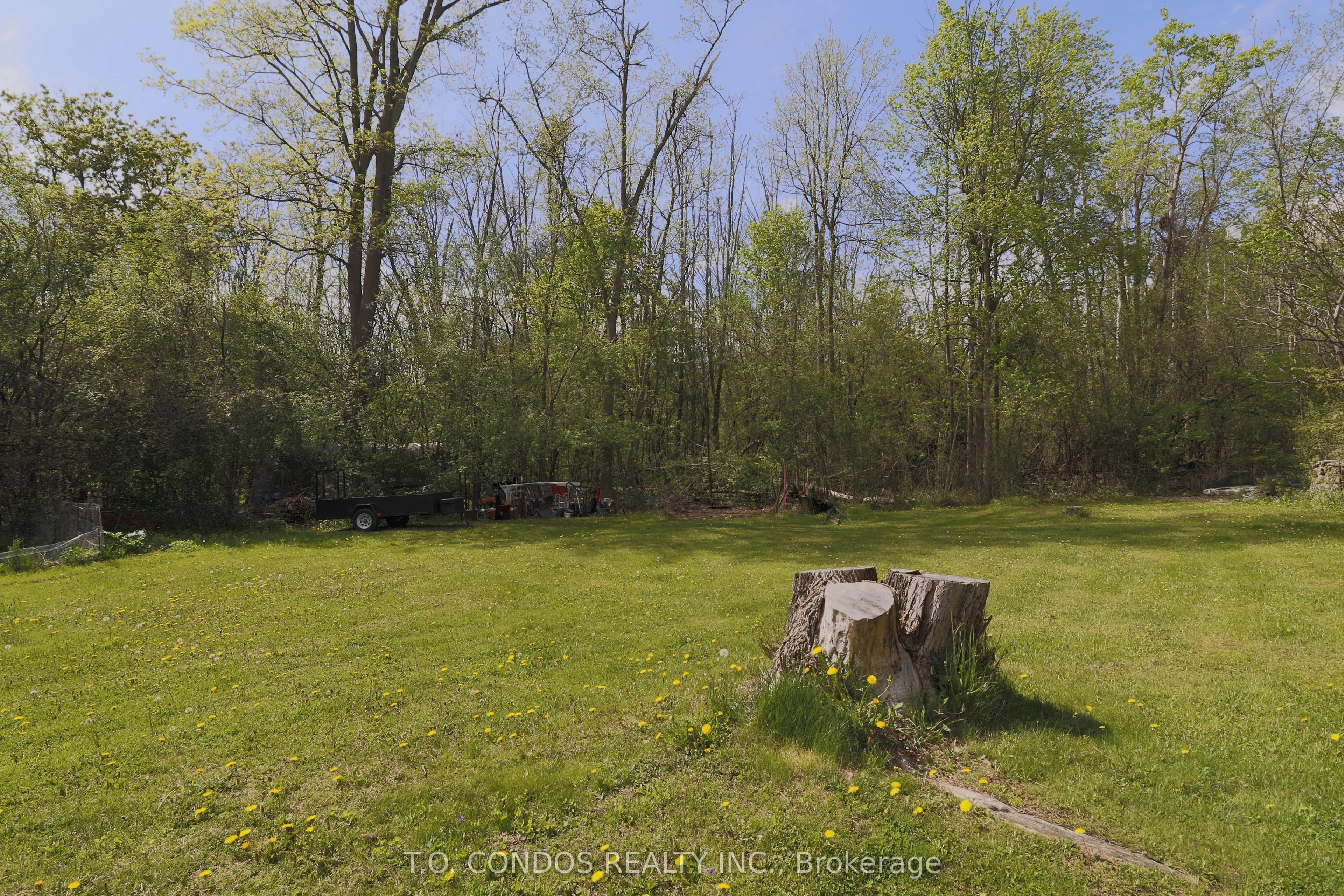 692 North Shore Drive E