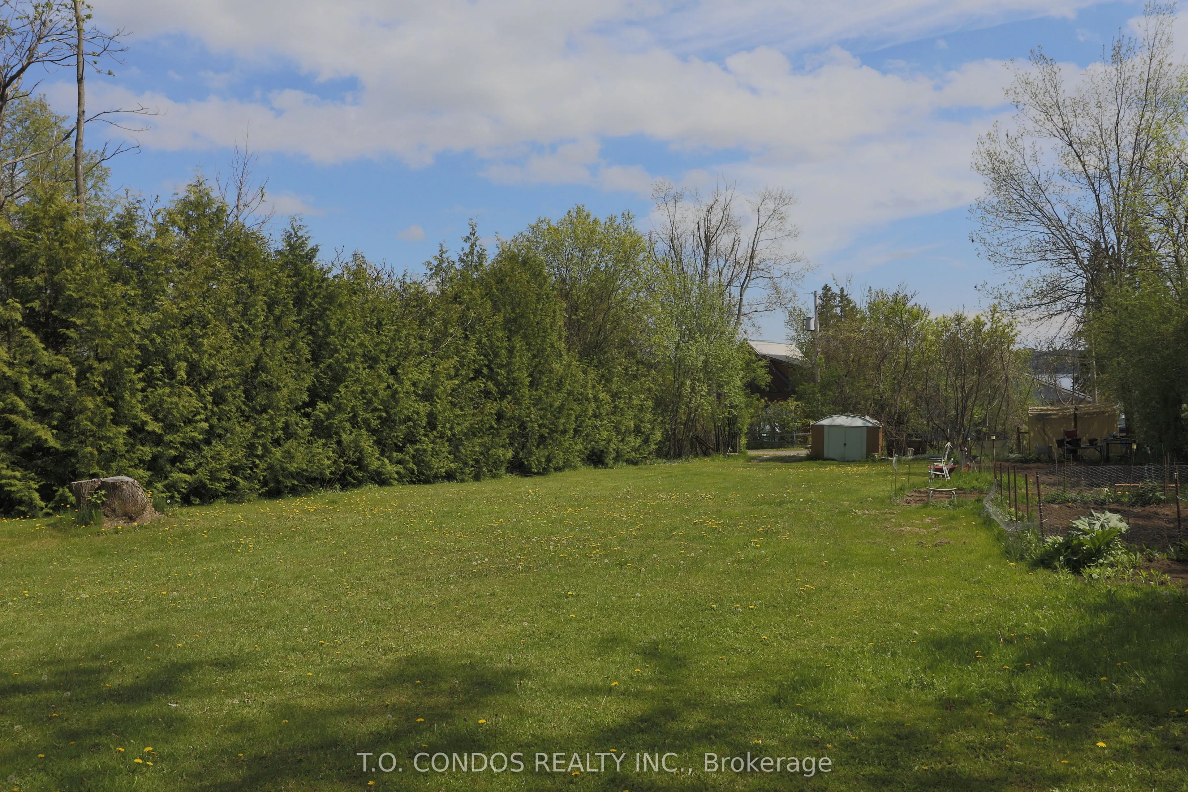 692 North Shore Drive E