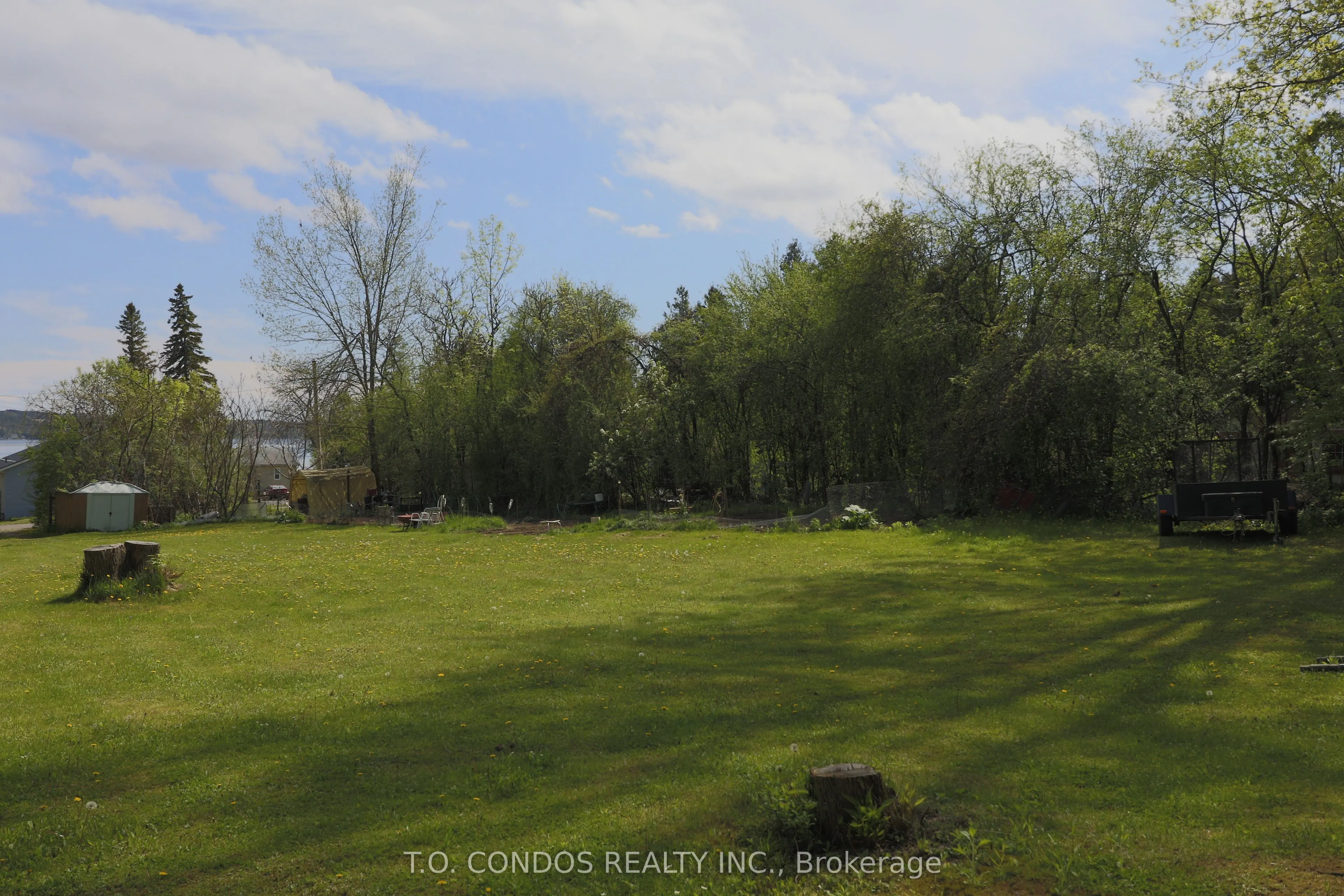 692 North Shore Drive E