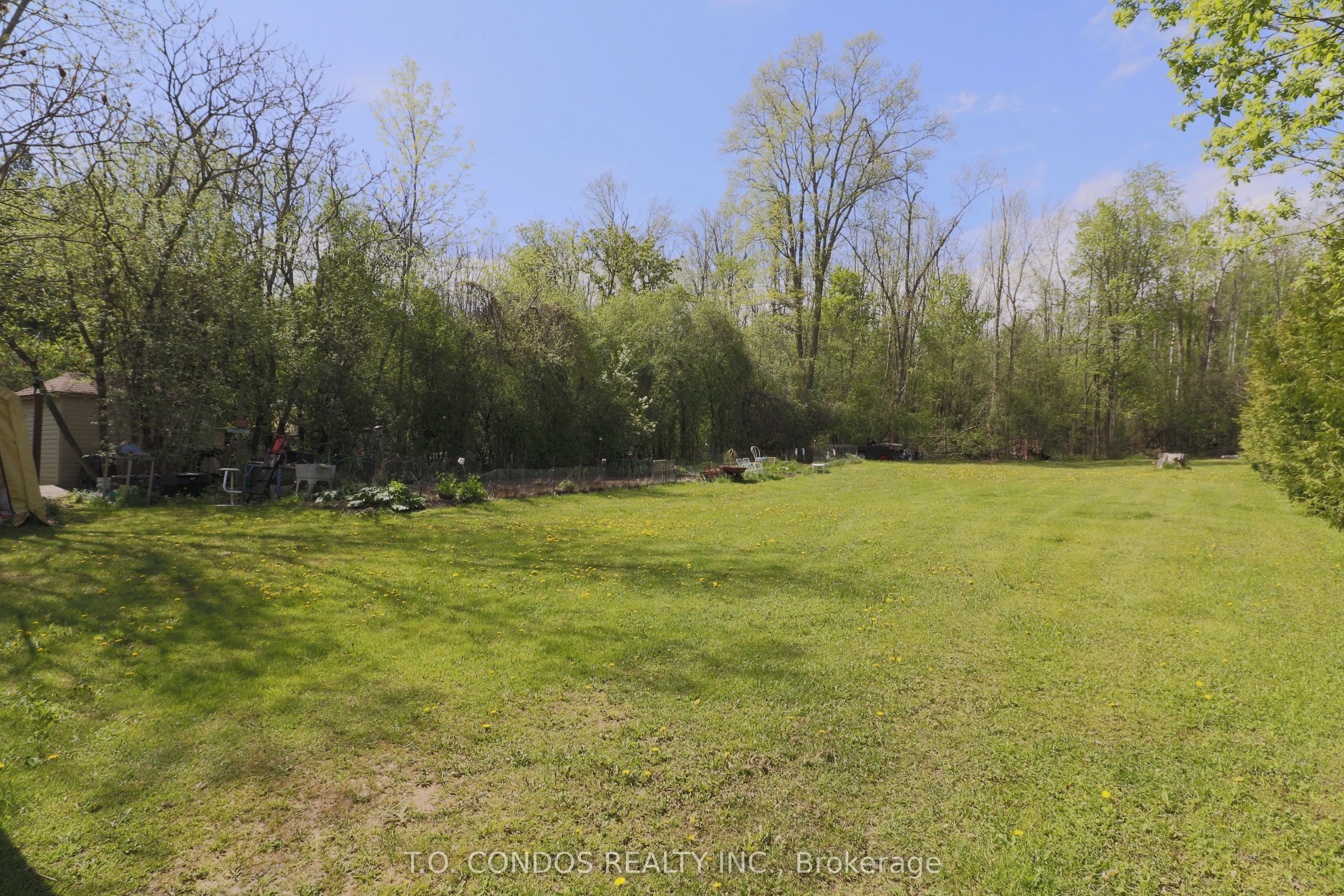 692 North Shore Drive E