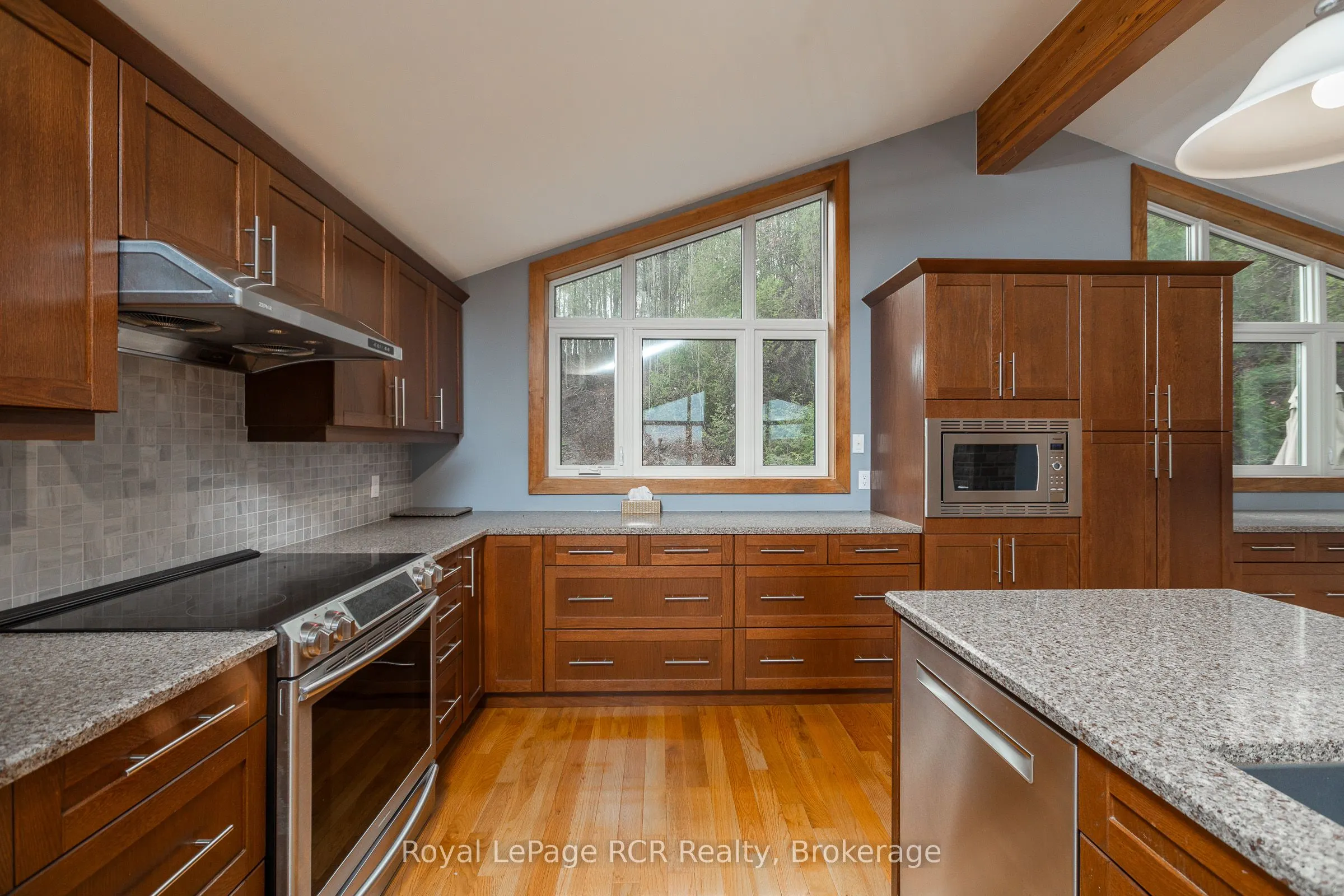 123 Lakeview Road