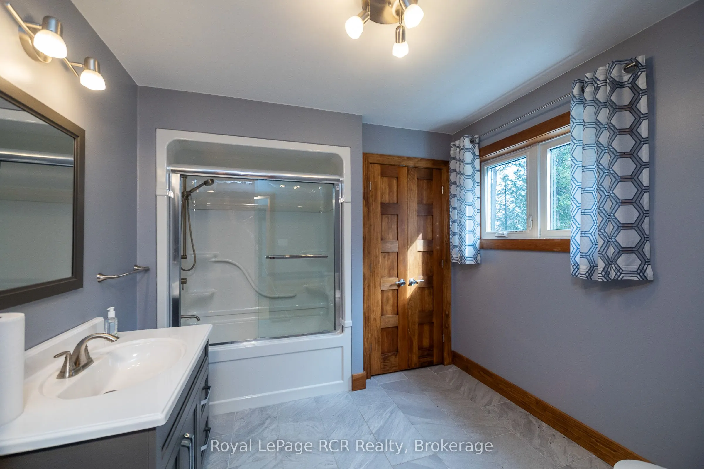 123 Lakeview Road