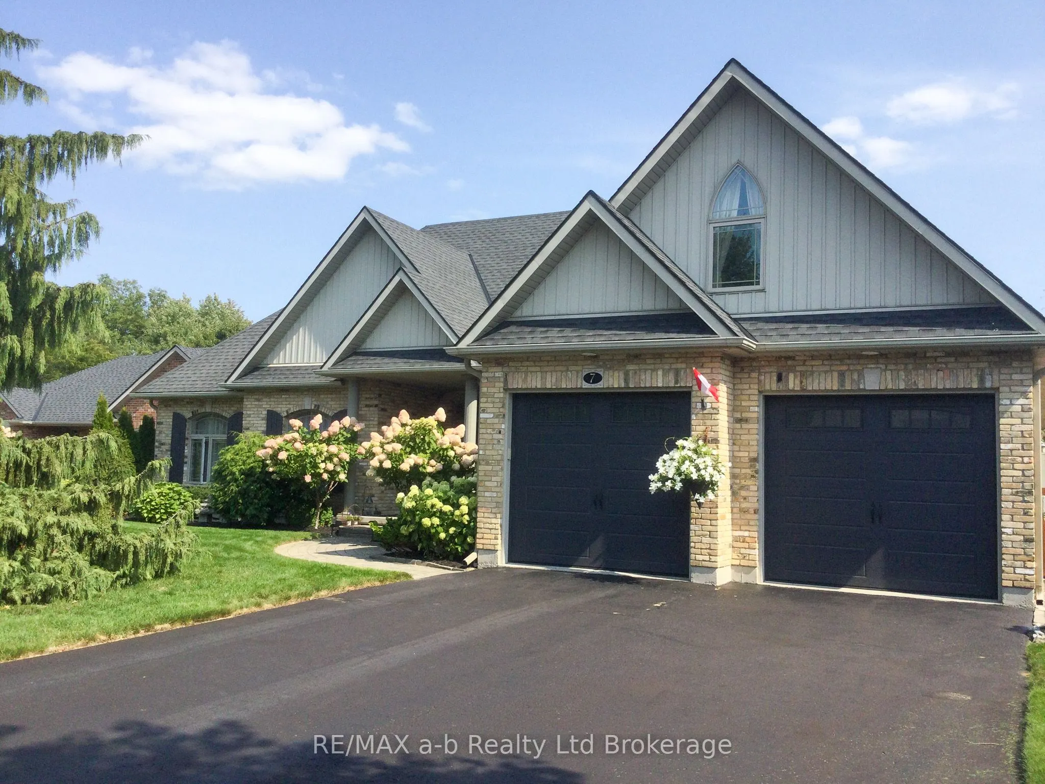 7 OTTERVIEW Drive
